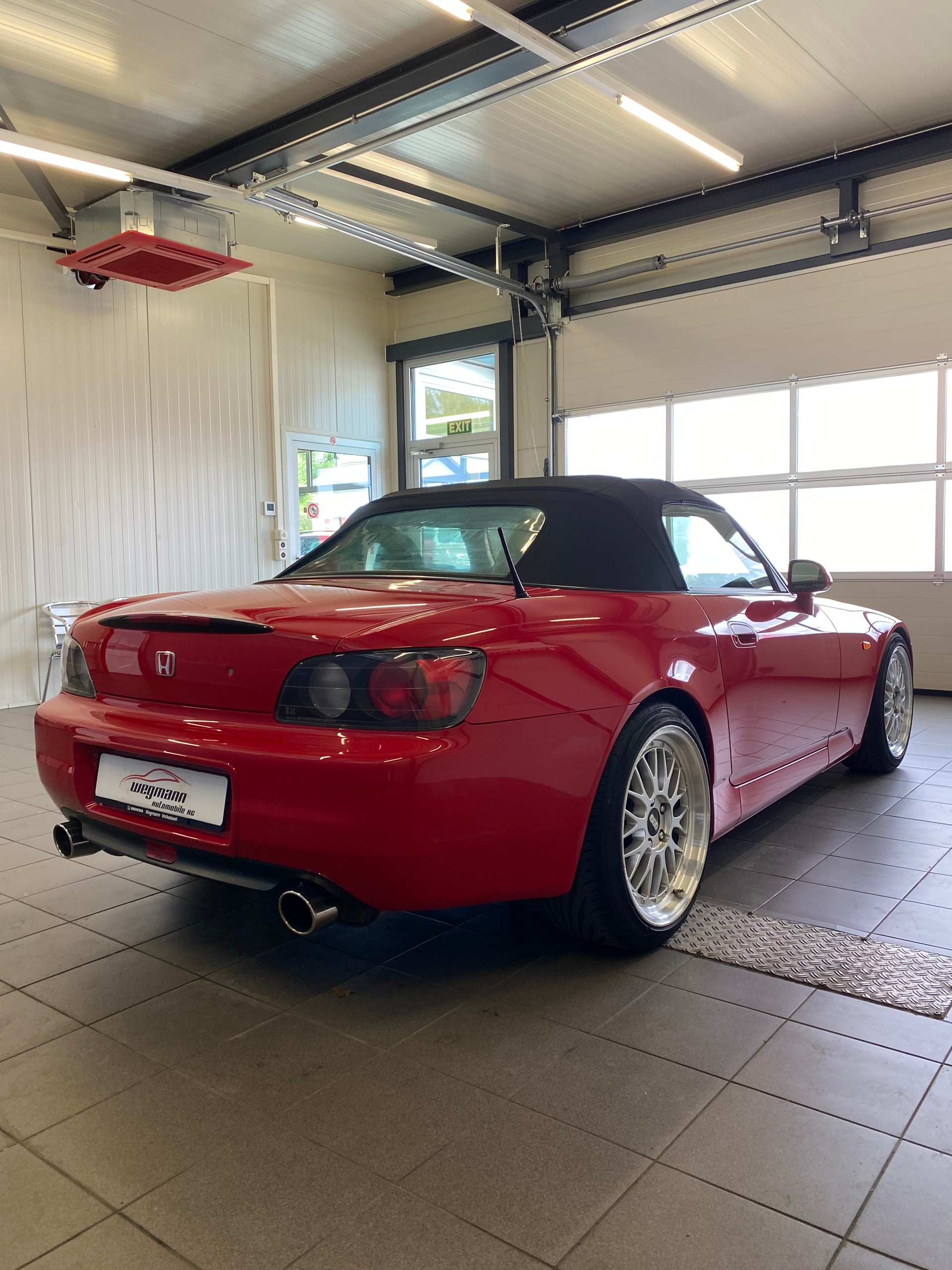 HONDA S2000-showroom-element-3