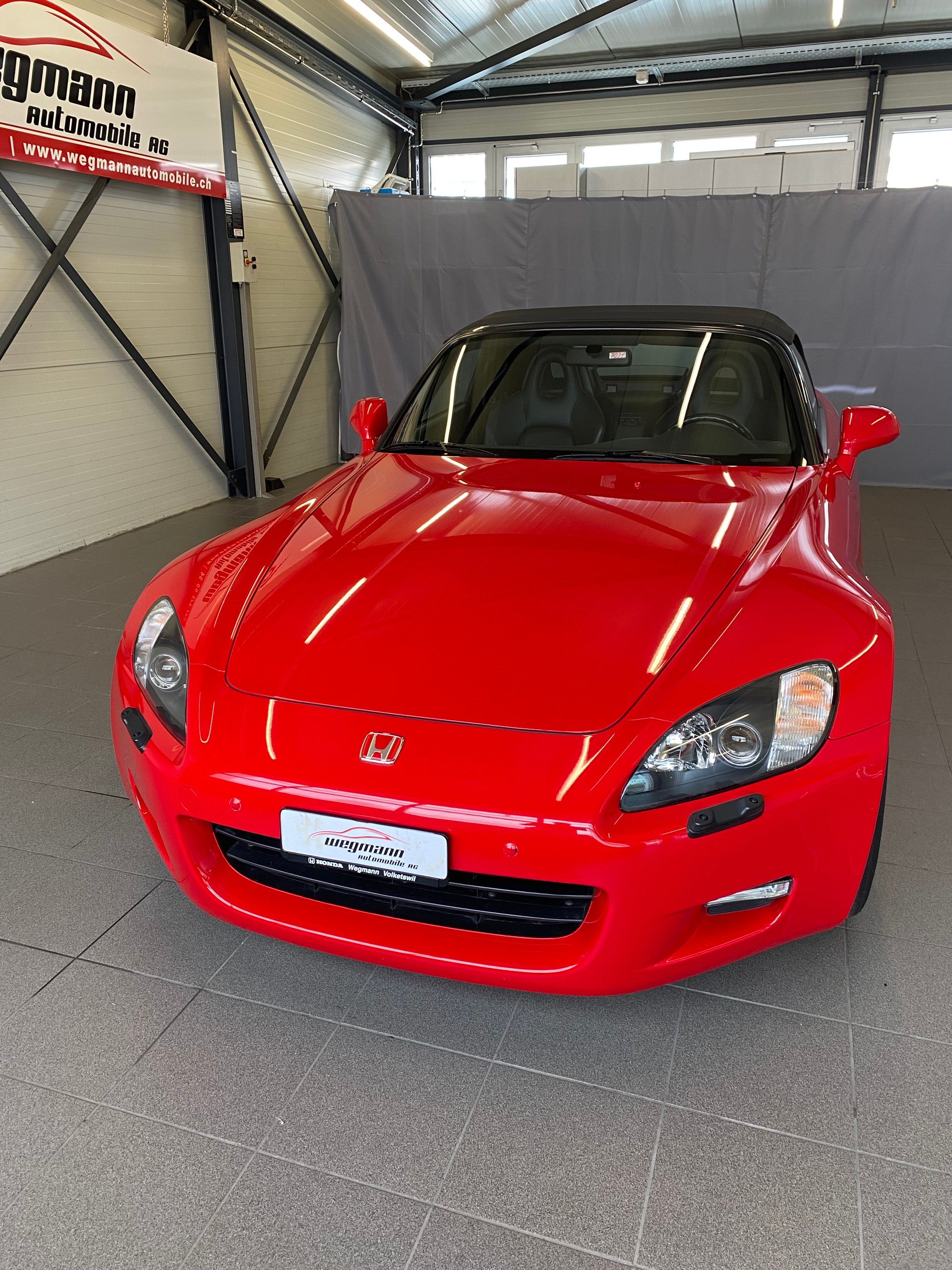 HONDA S2000-showroom-element-1