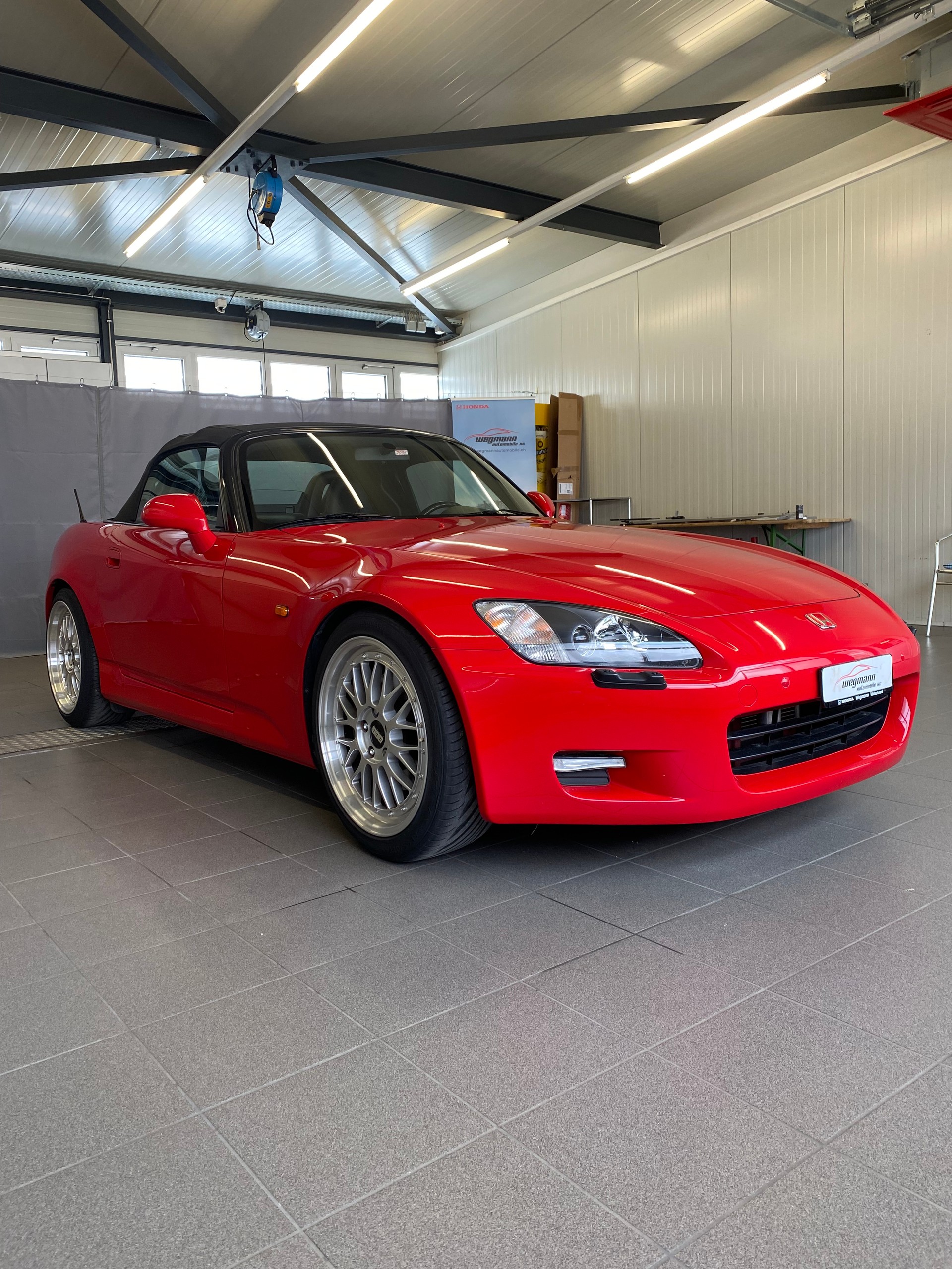 HONDA S2000-showroom-element-2