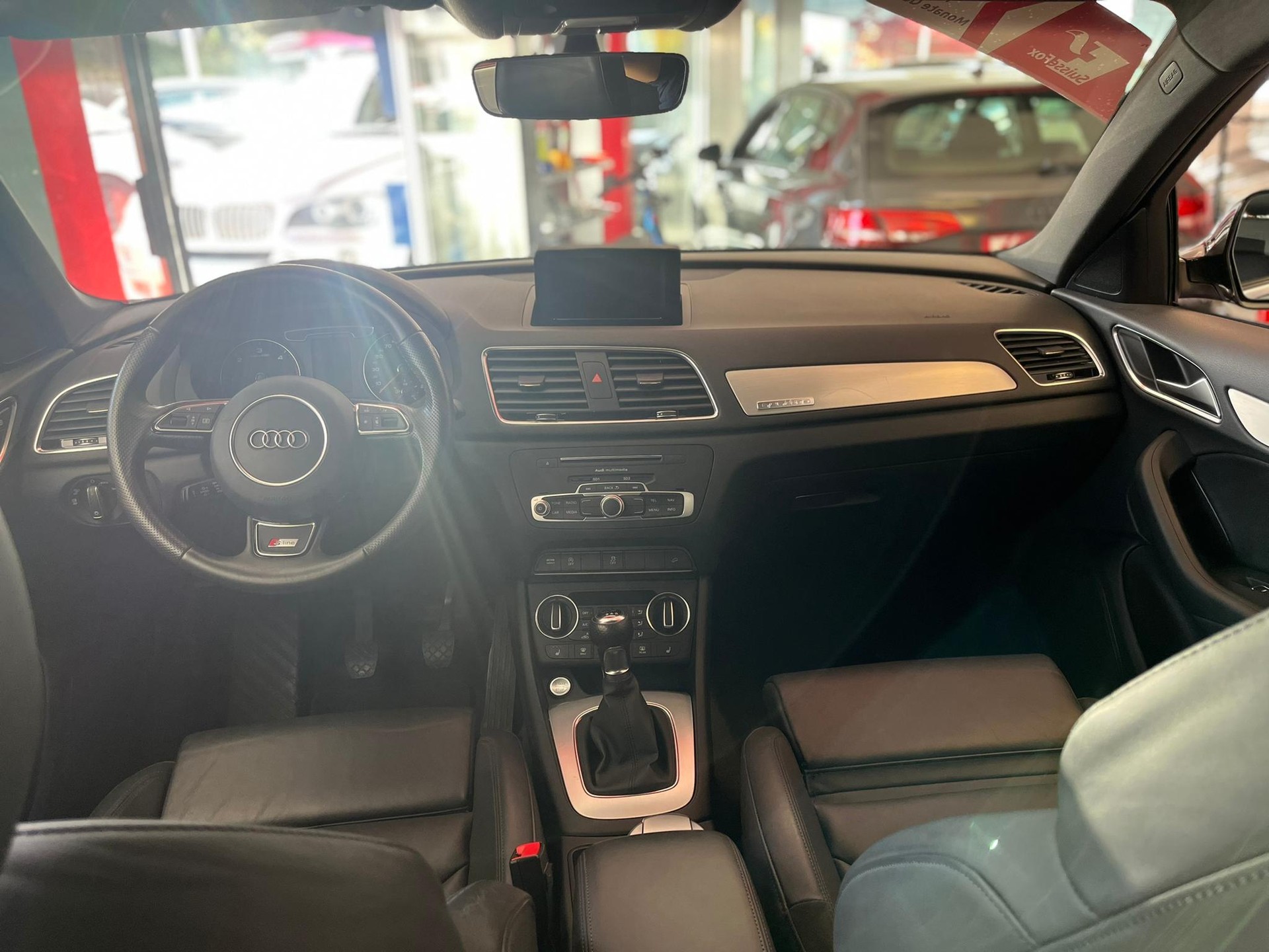 AUDI Q3 2.0 TDI sport quattro-image-4