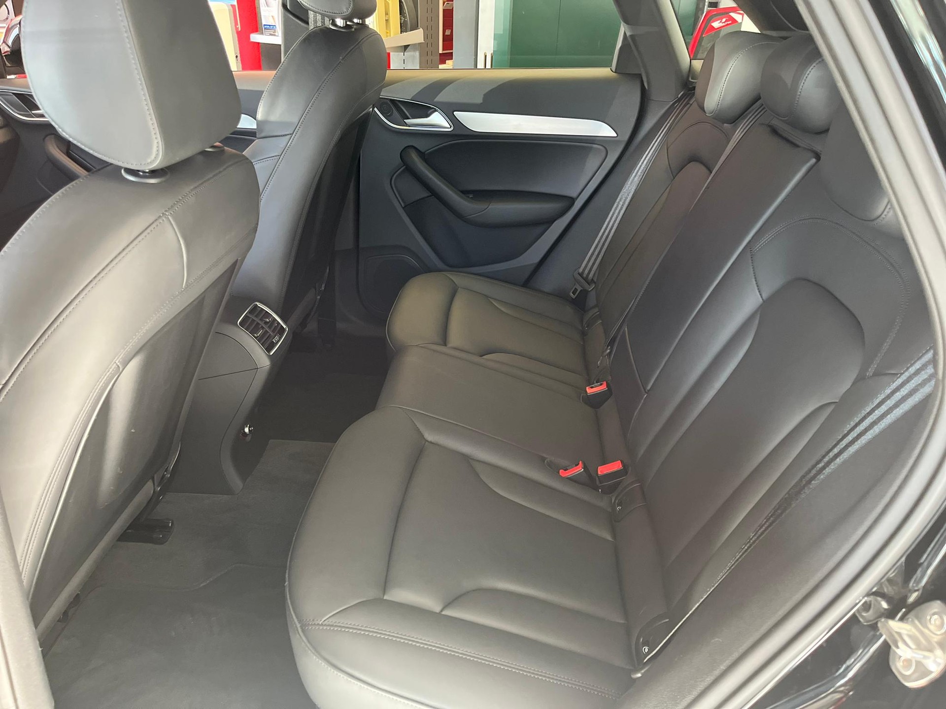 AUDI Q3 2.0 TDI sport quattro-image-8