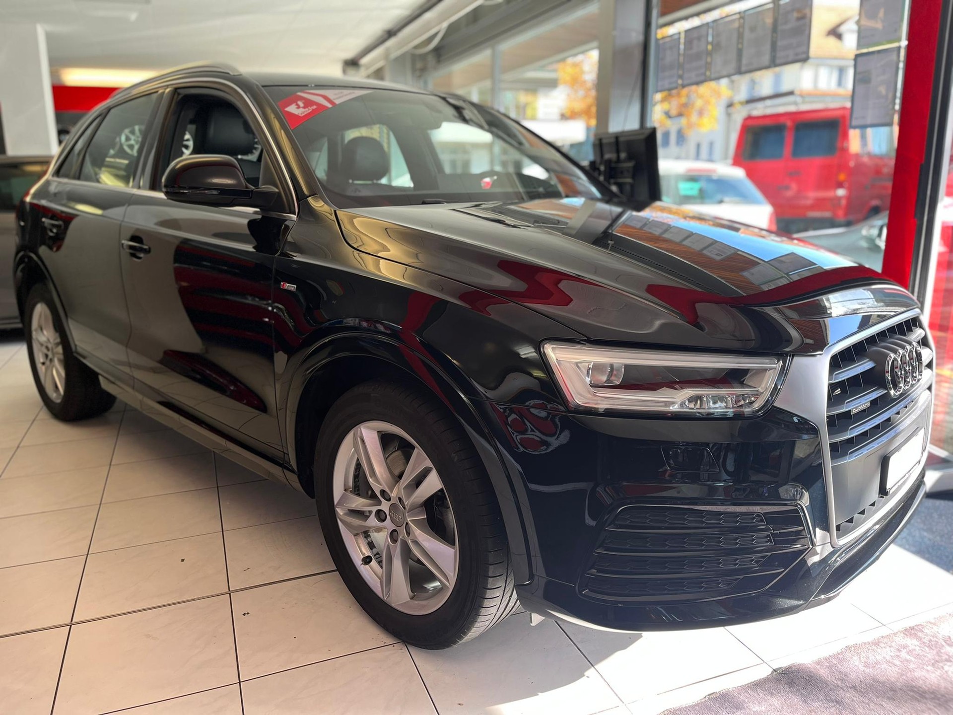 AUDI Q3 2.0 TDI sport quattro-showroom-element-2