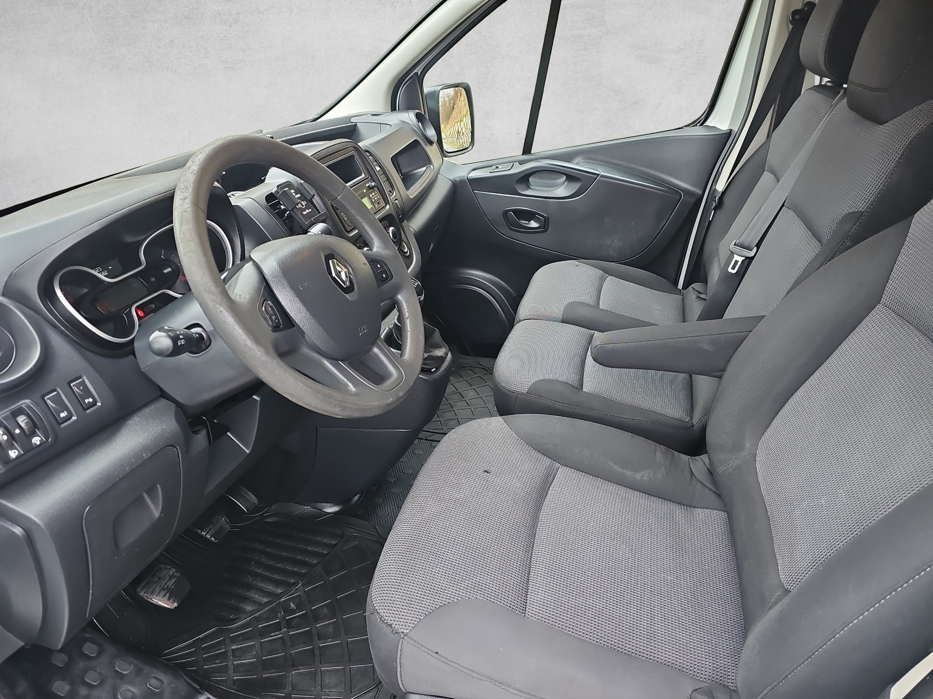 RENAULT Trafic 2.0 dCi 120 3.0t Business L1H1-image-4