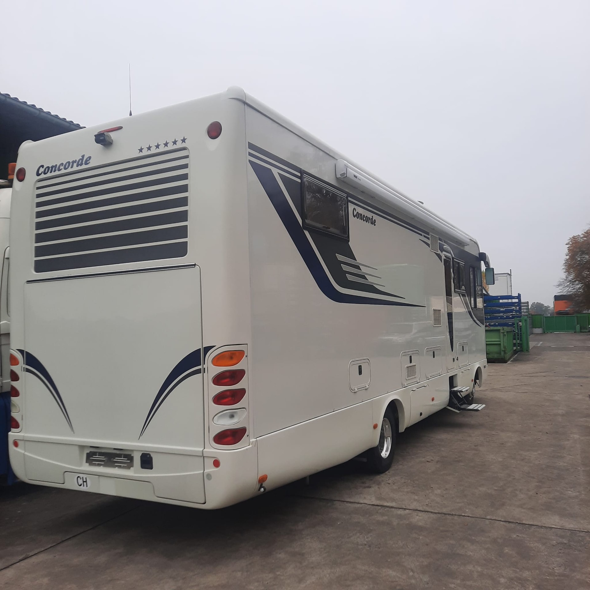 CONCORDE Liner 990G mit Motorradgarage auf MAN TGL 12.250-image-4