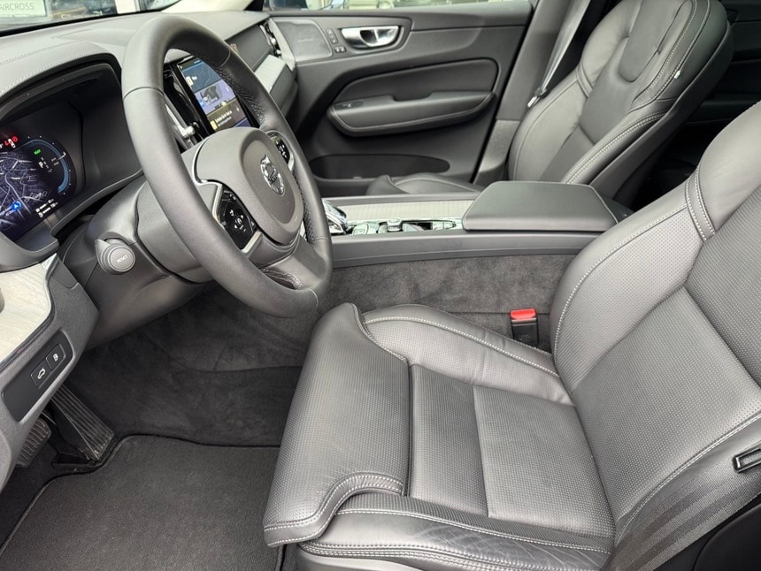 VOLVO XC60 2.0 T6 TE Ultra Bright eA-showroom-element-2