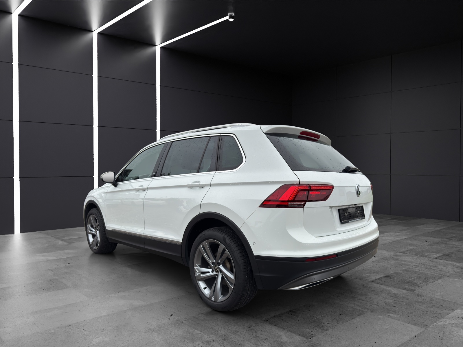 VW Tiguan 2.0TSI Comfortline 4Motion DSG-showroom-element-2