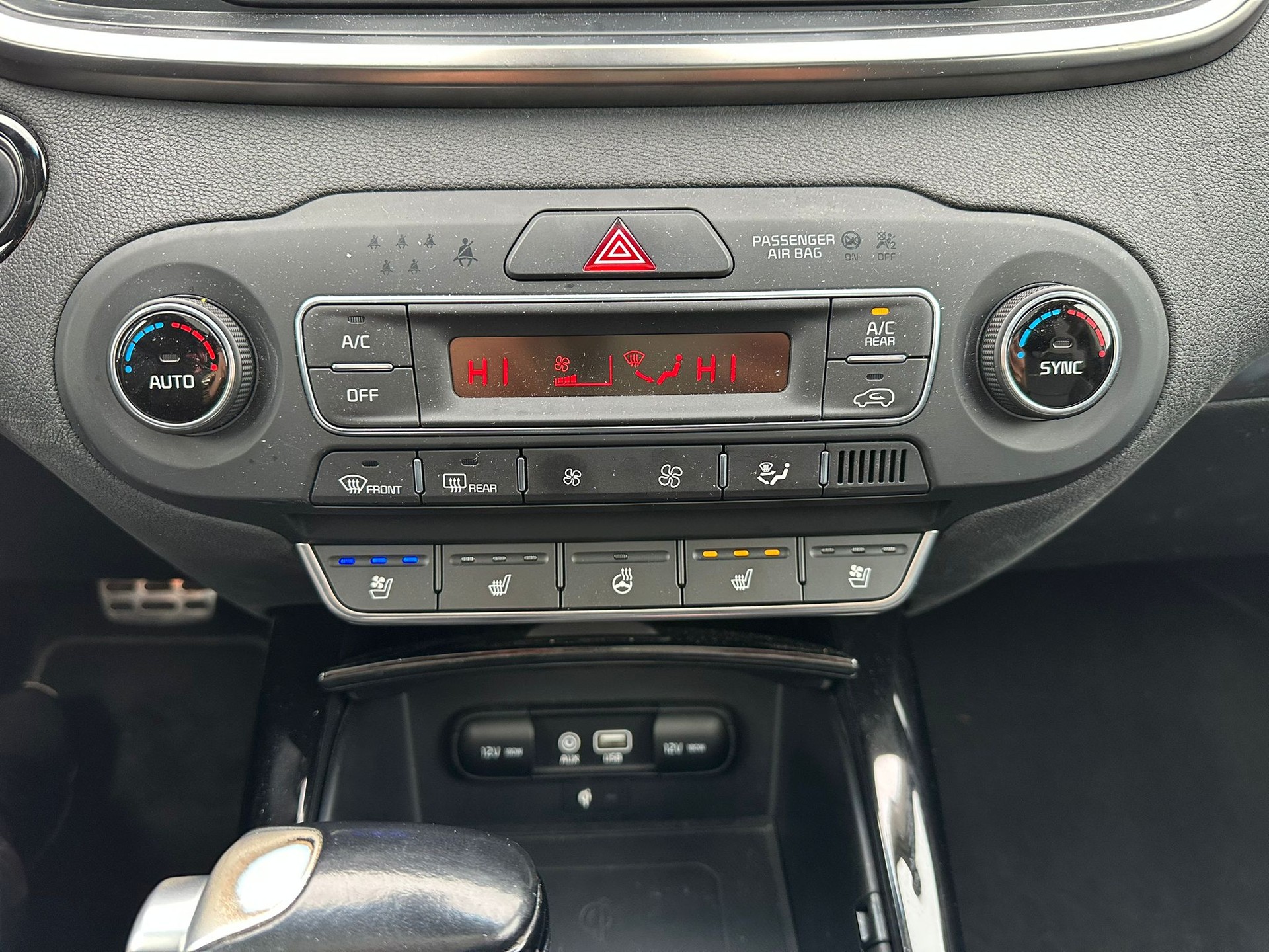 KIA Sorento 2.2 CRDI Style 7P. Automatic-image-22