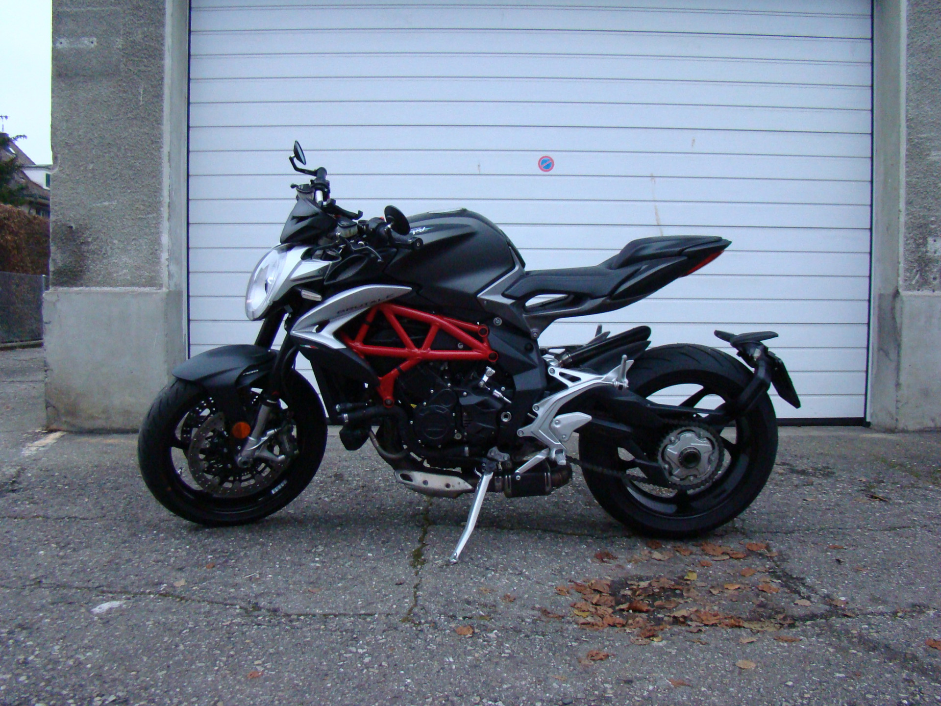 MV AGUSTA B3 Brutale 800-image-2