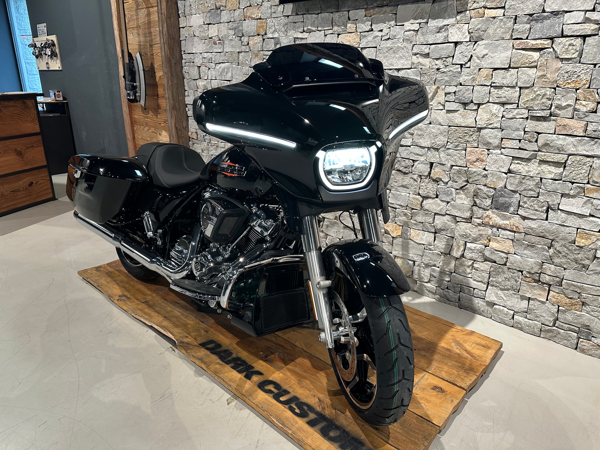 HARLEY-DAVIDSON FLHX Street Glide-showroom-element-1