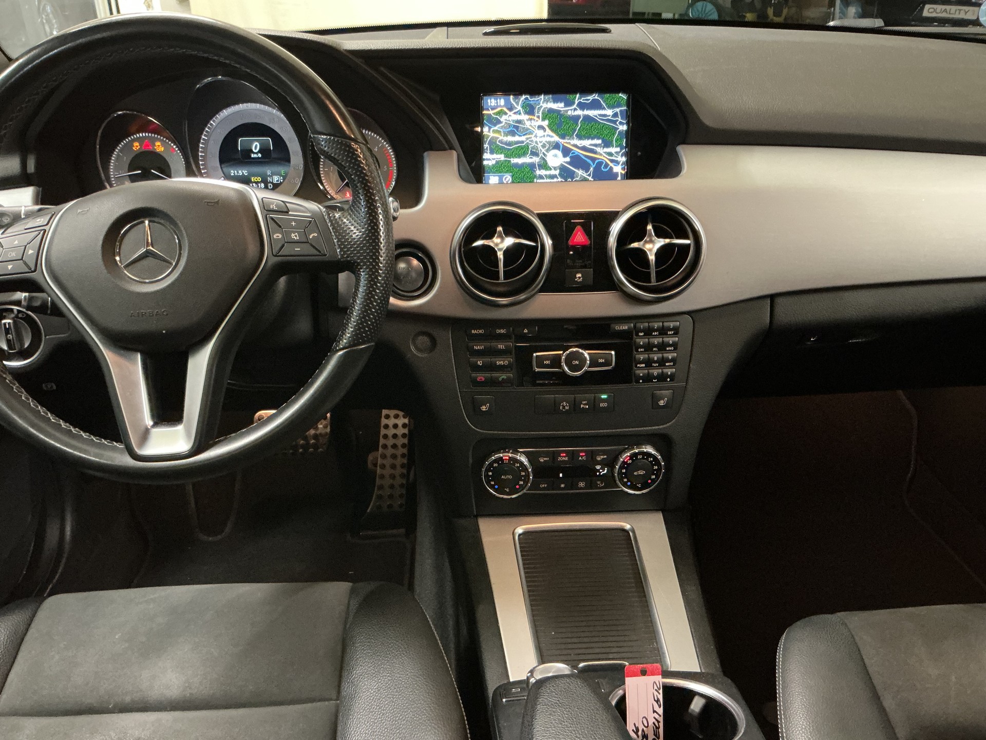 MERCEDES-BENZ GLK 220 BlueTEC Swiss Star Ed. 4Matic 7G-Tronic-image-12
