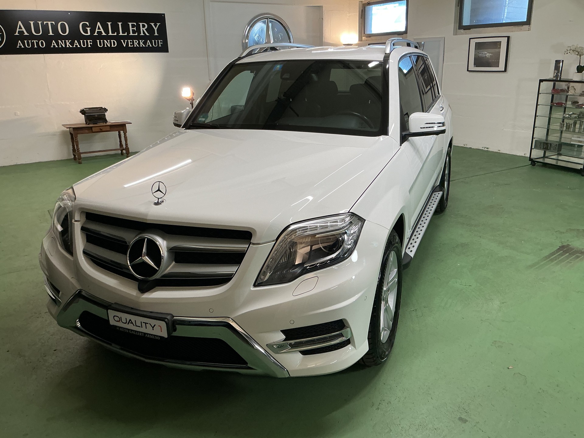 MERCEDES-BENZ GLK 220 BlueTEC Swiss Star Ed. 4Matic 7G-Tronic-image-1
