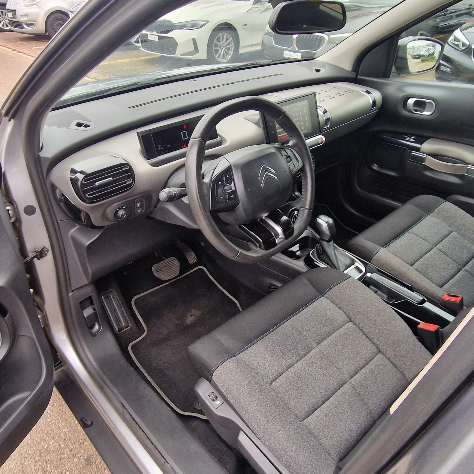 CITROEN C4 Cactus 1.2 Pure Tech Shine EAT6-image-6