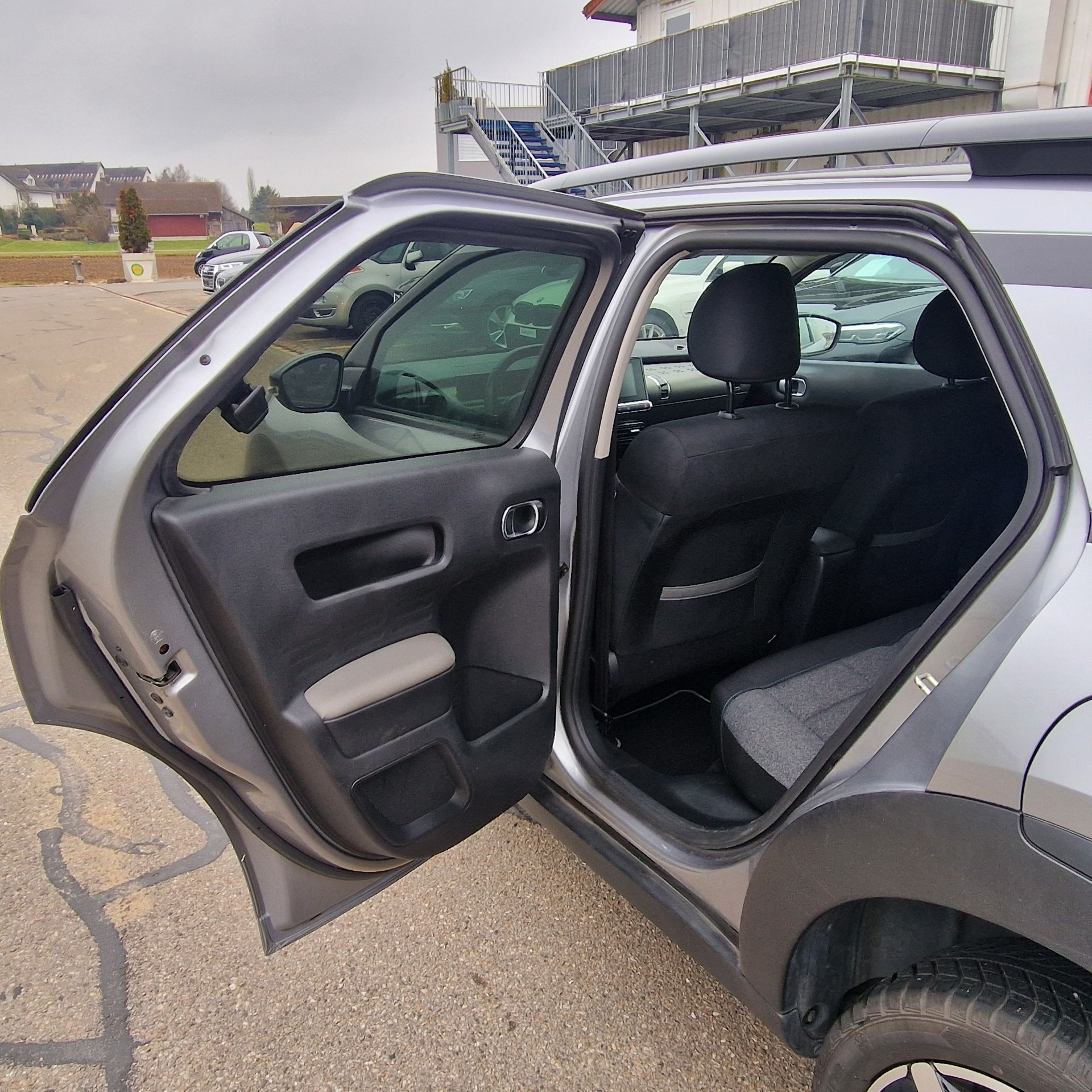 CITROEN C4 Cactus 1.2 Pure Tech Shine EAT6-image-3