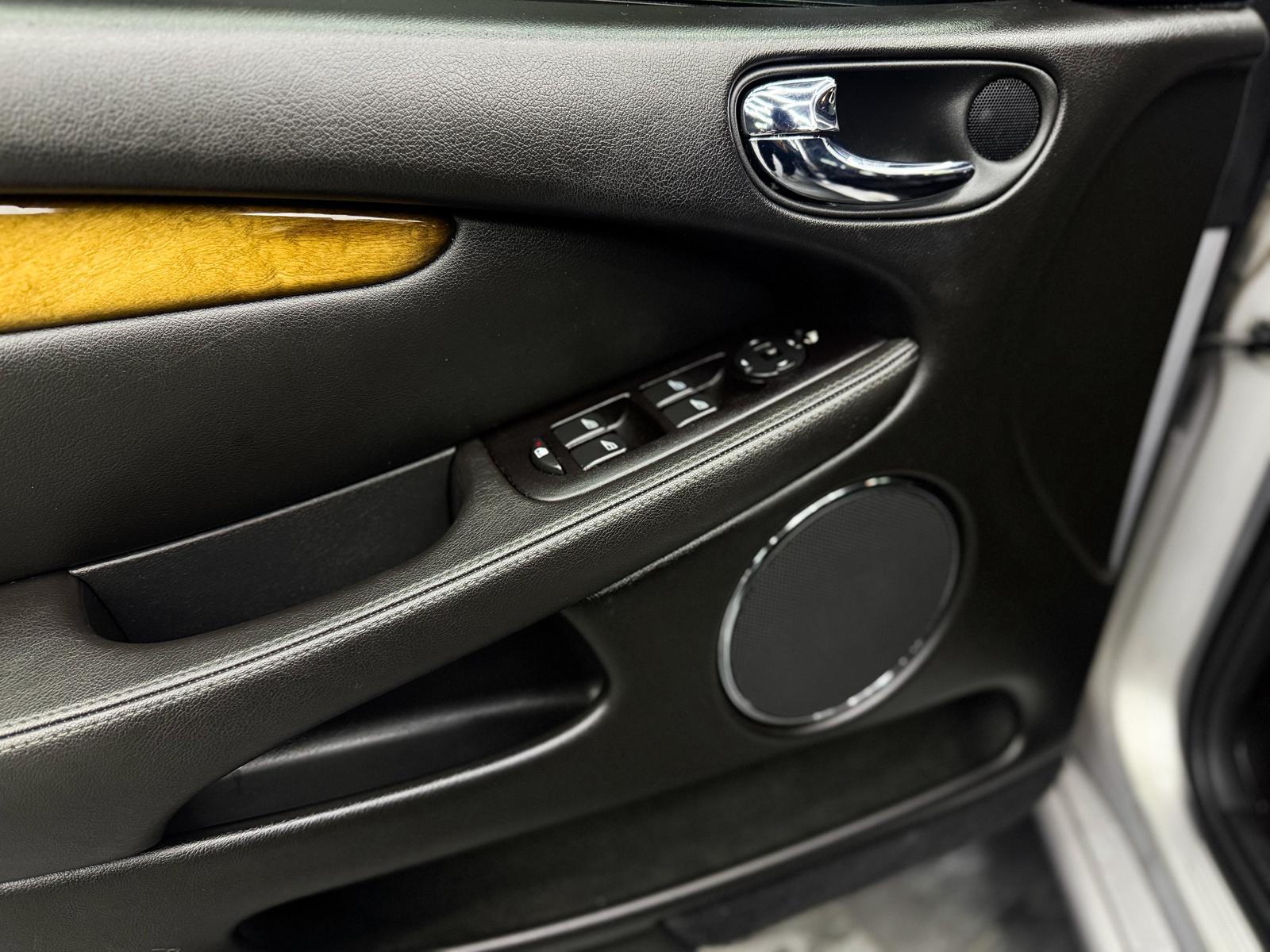 JAGUAR X-Type 3.0 V6 Traction4 Executive-image-7