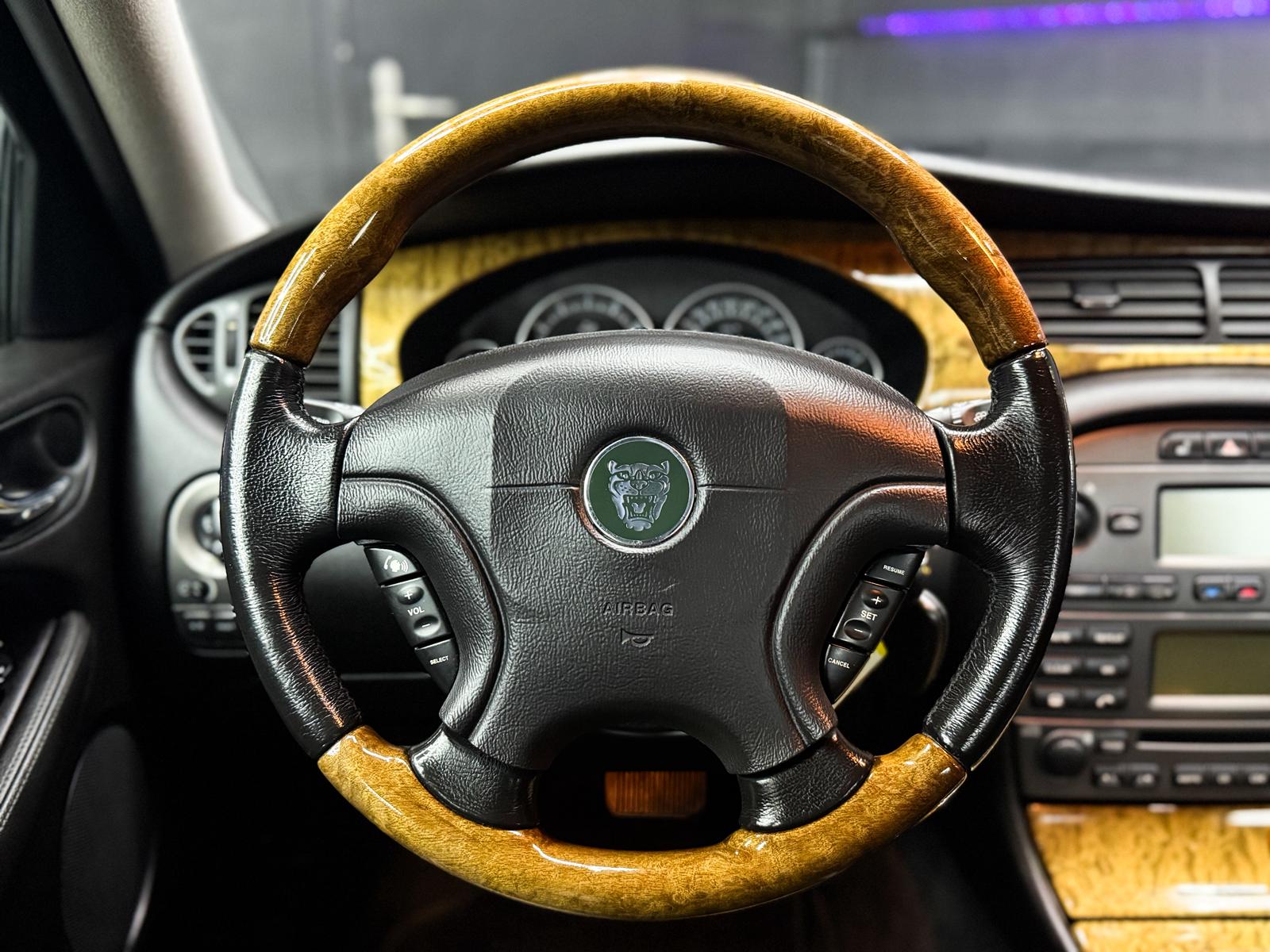 JAGUAR X-Type 3.0 V6 Traction4 Executive-image-10