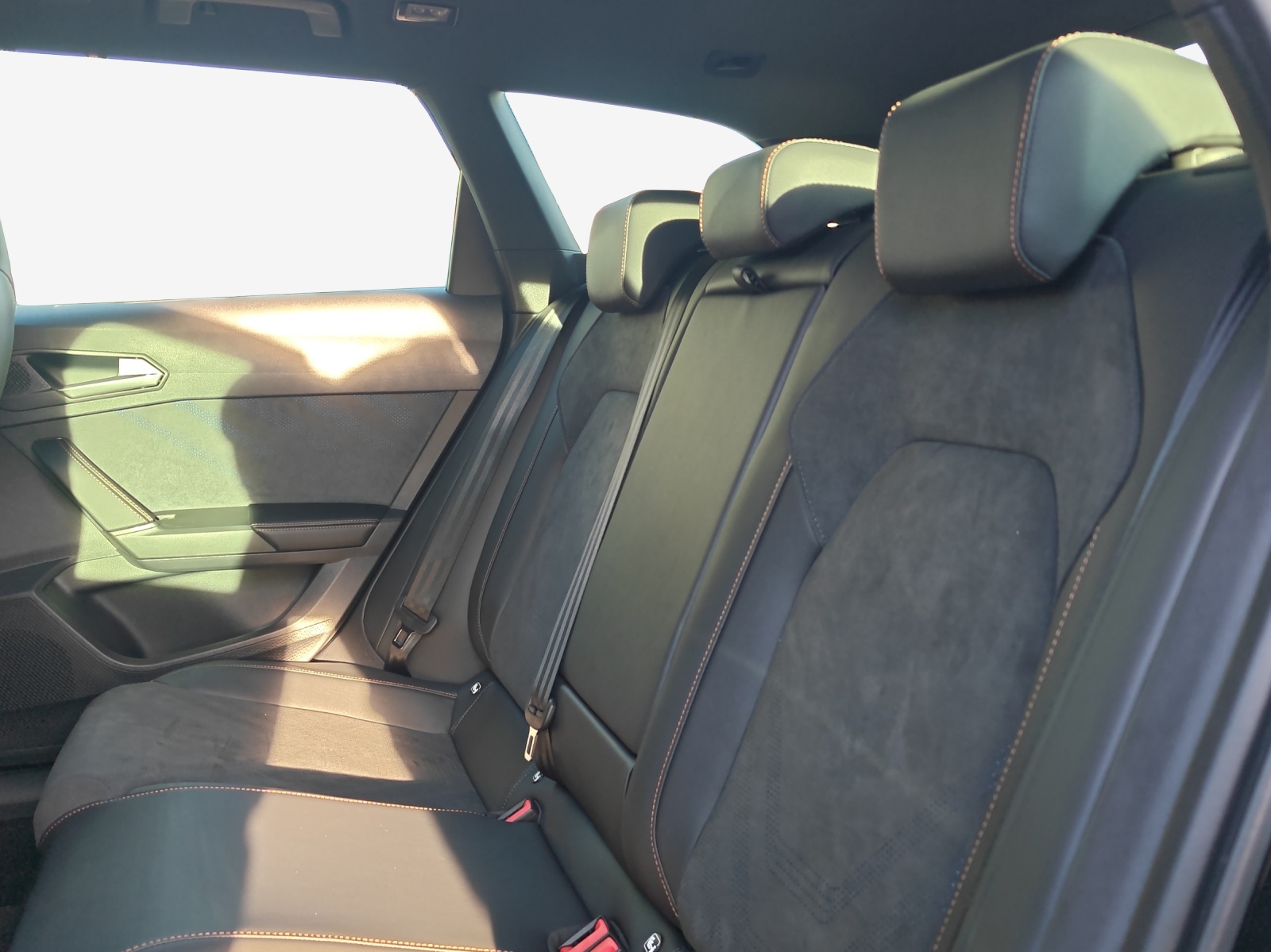 CUPRA LEON ST 1.5 e-HYBRID pHEV Black SymphonyDSG-image-12