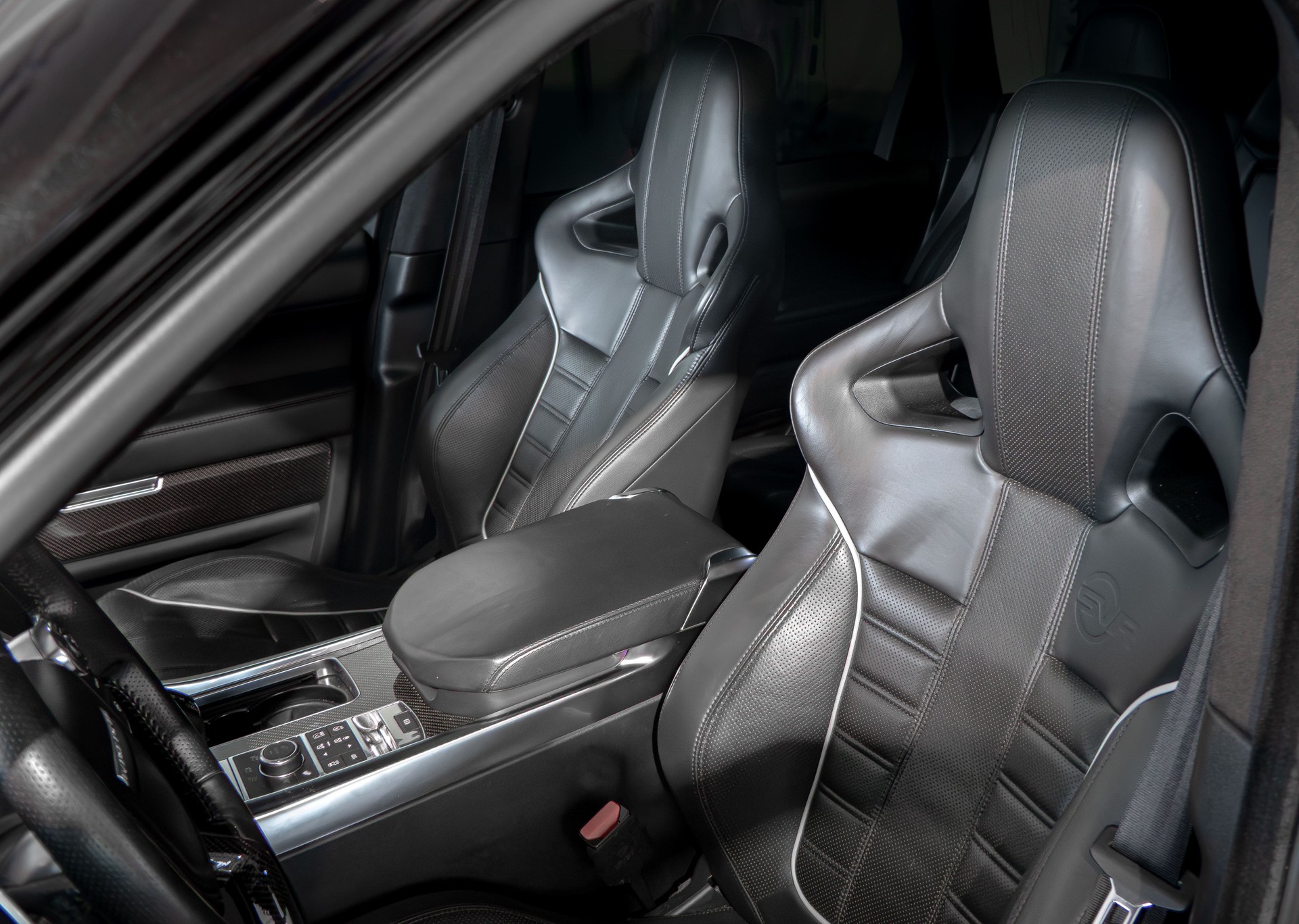 LAND ROVER Range Rover Sport 5.0 V8 SVR-image-8