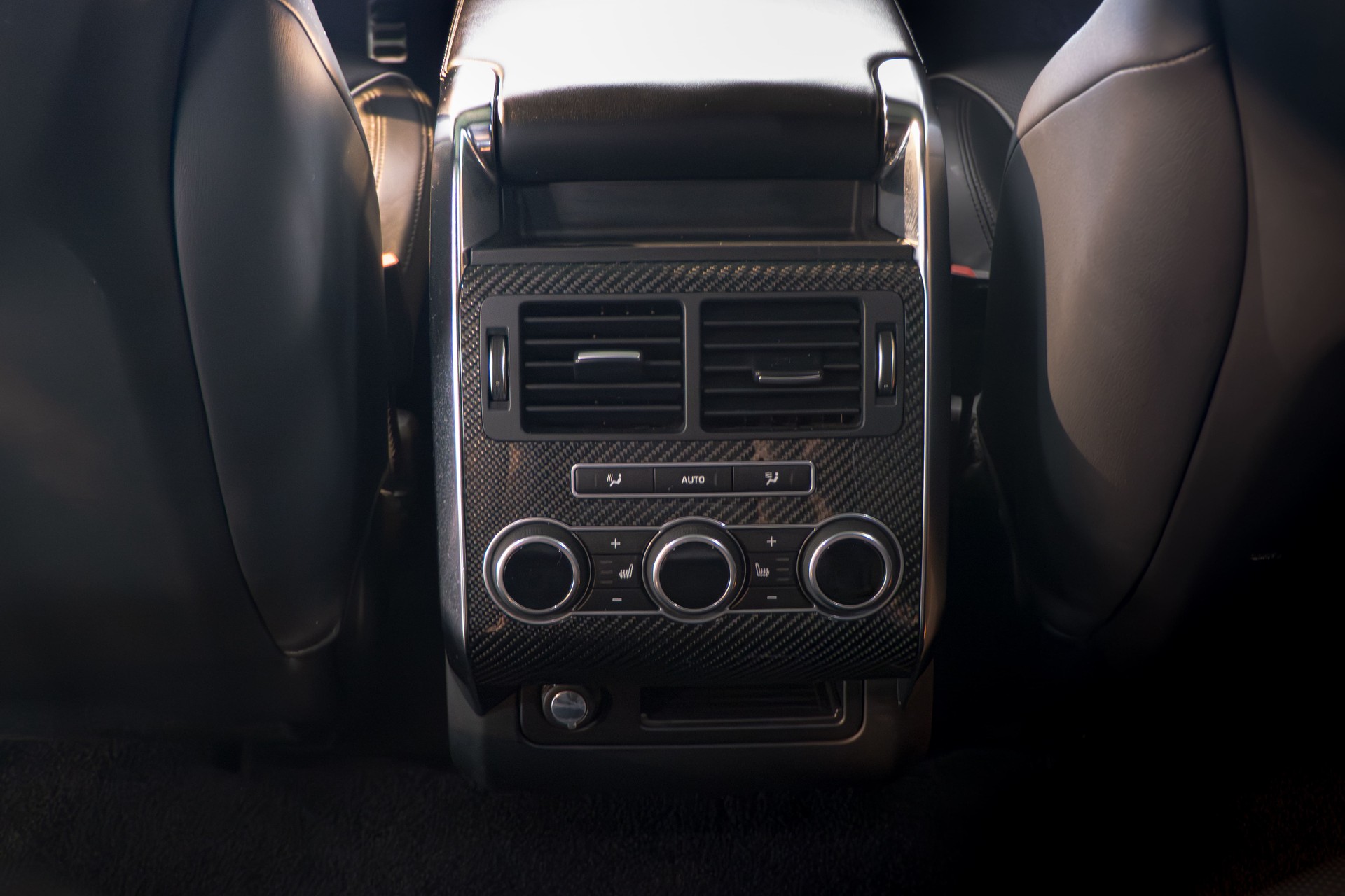 LAND ROVER Range Rover Sport 5.0 V8 SVR-image-10