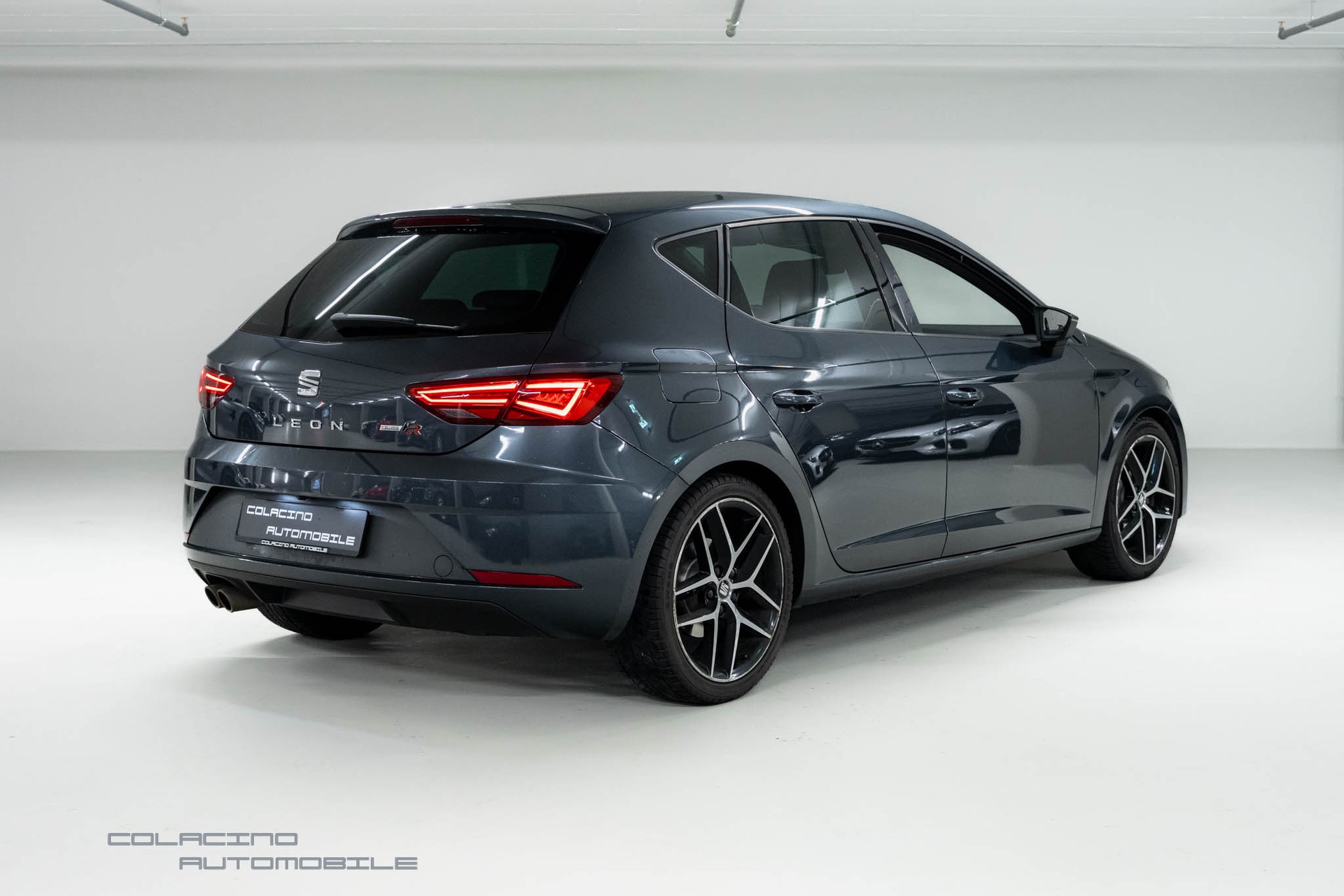 SEAT Leon 2.0 TSI SWISS FR DSG-showroom-element-1