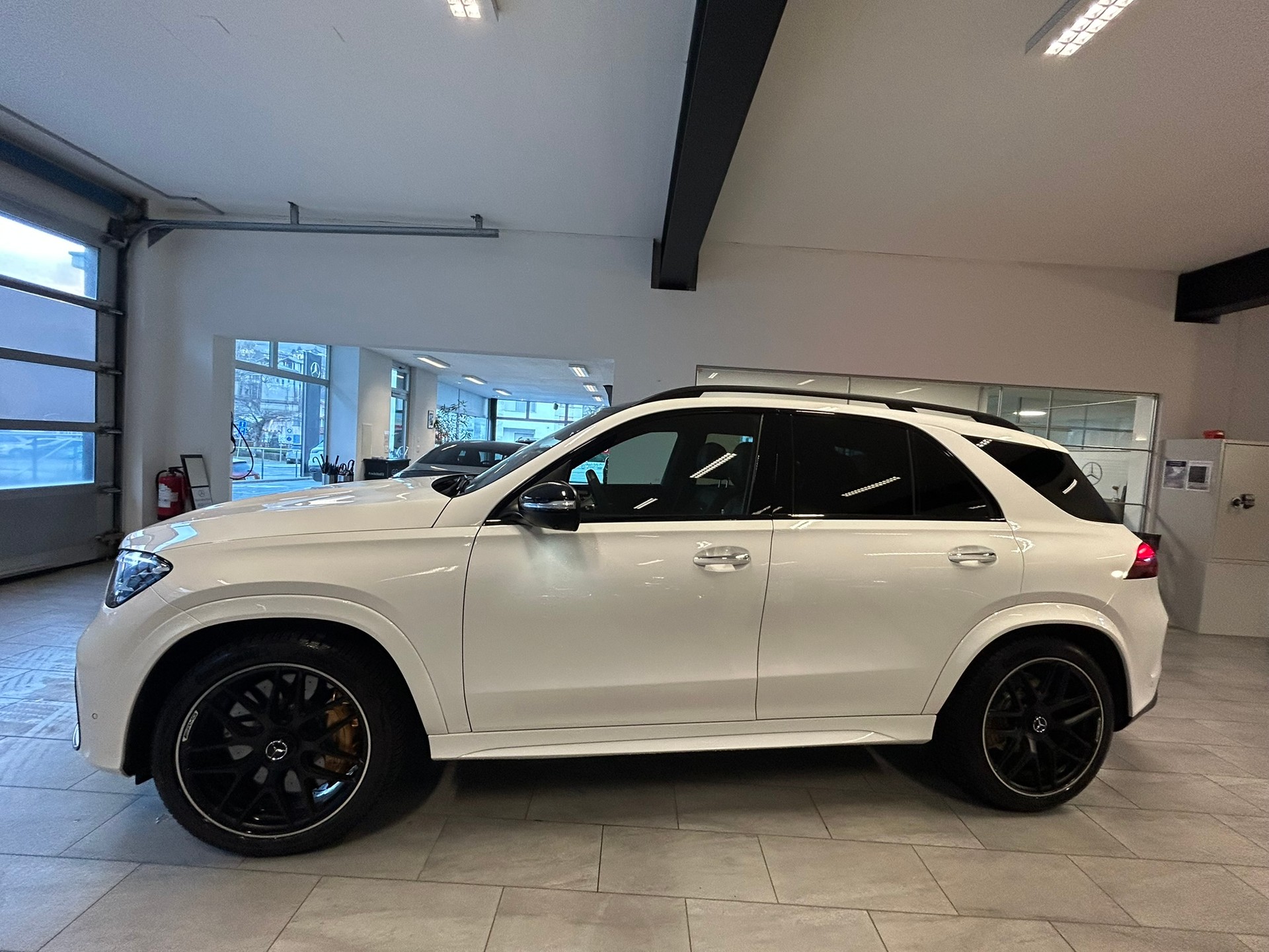 MERCEDES-BENZ GLE 63 S AMG 4Matic+ 9G-Speedshift-showroom-element-3
