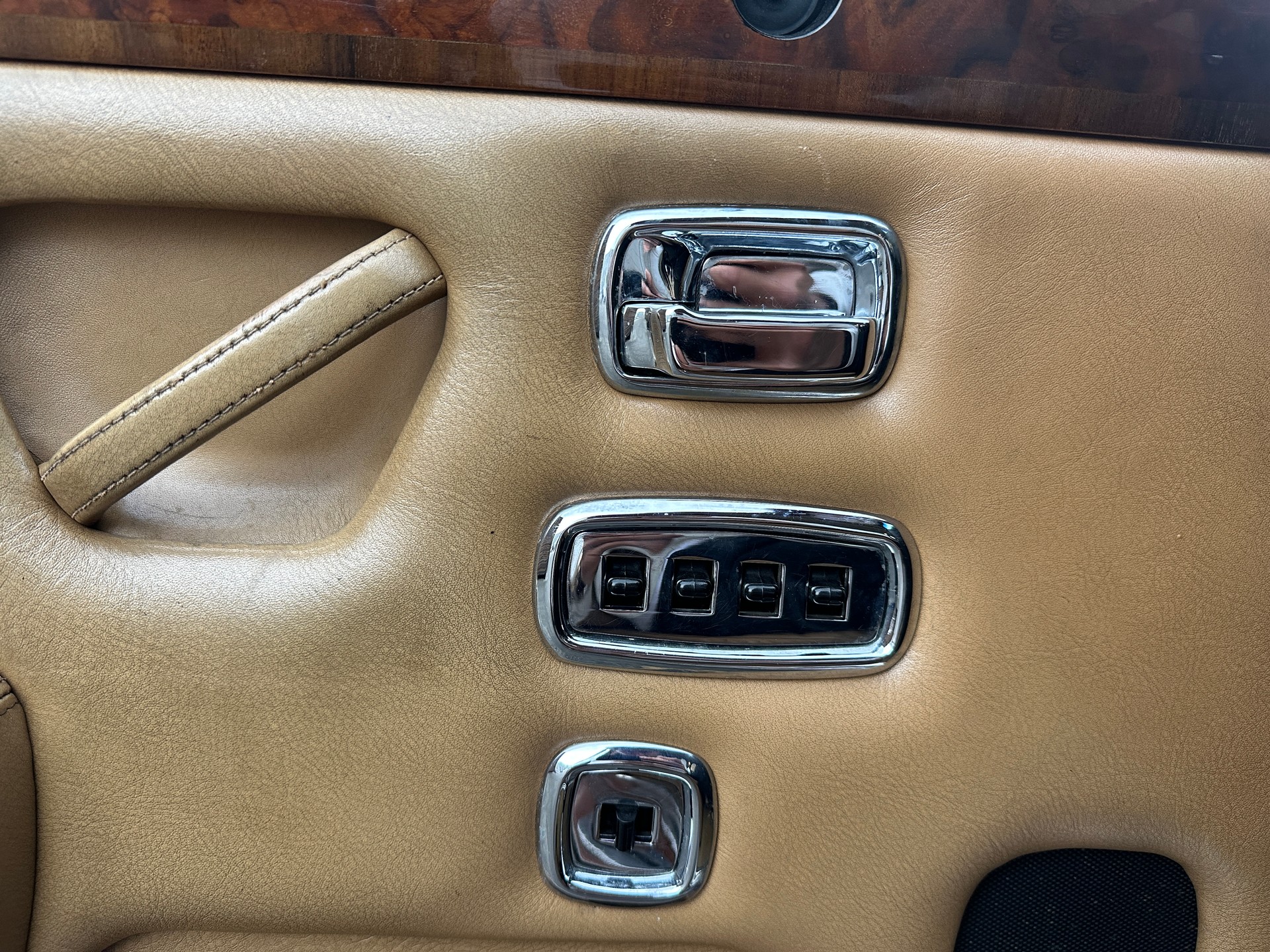 ROLLS-ROYCE Silver Wraith-image-28
