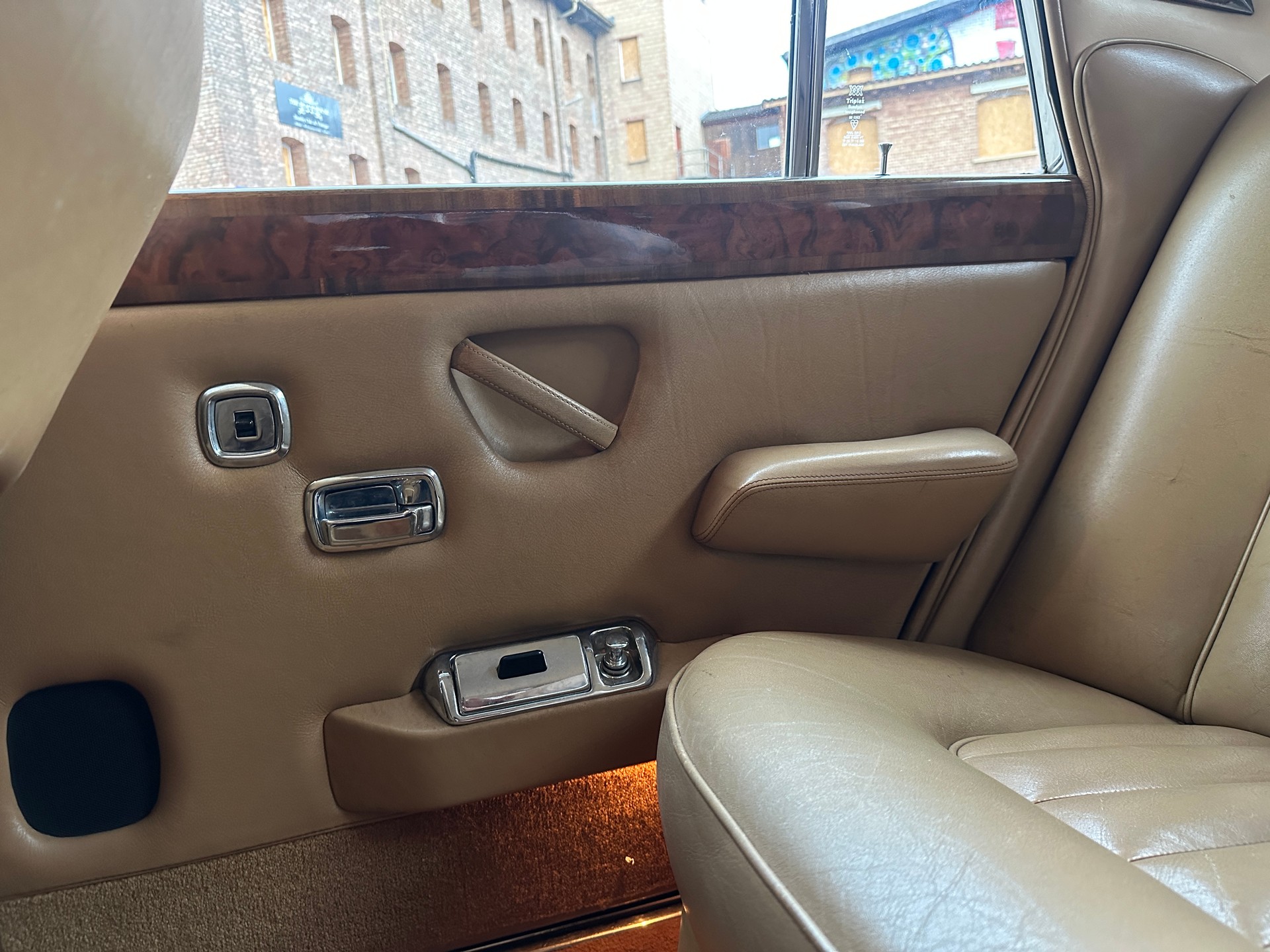 ROLLS-ROYCE Silver Wraith-image-24