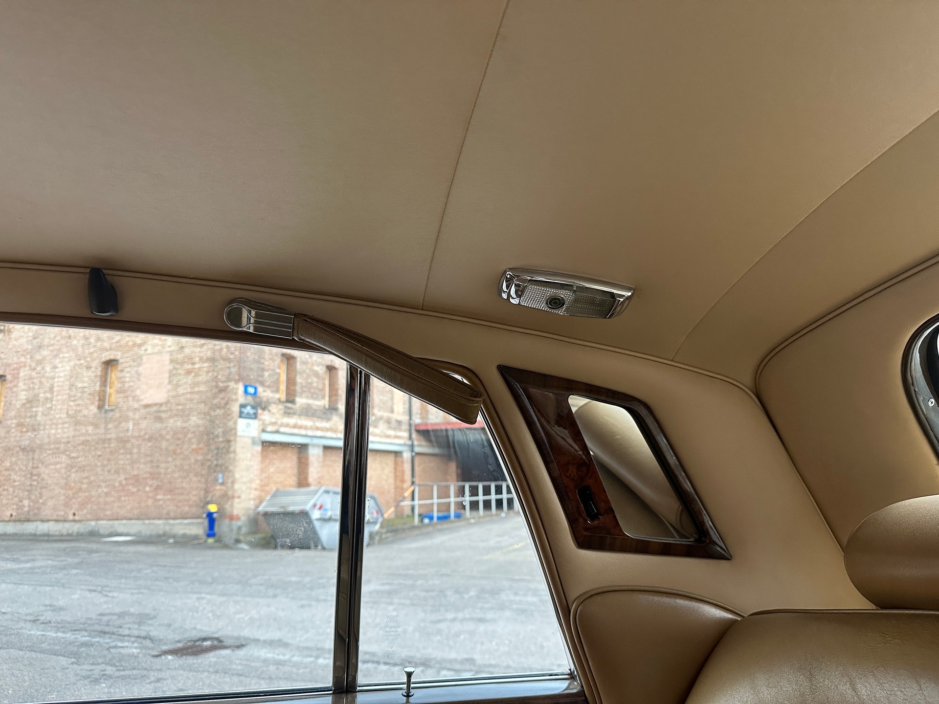 ROLLS-ROYCE Silver Wraith-image-25
