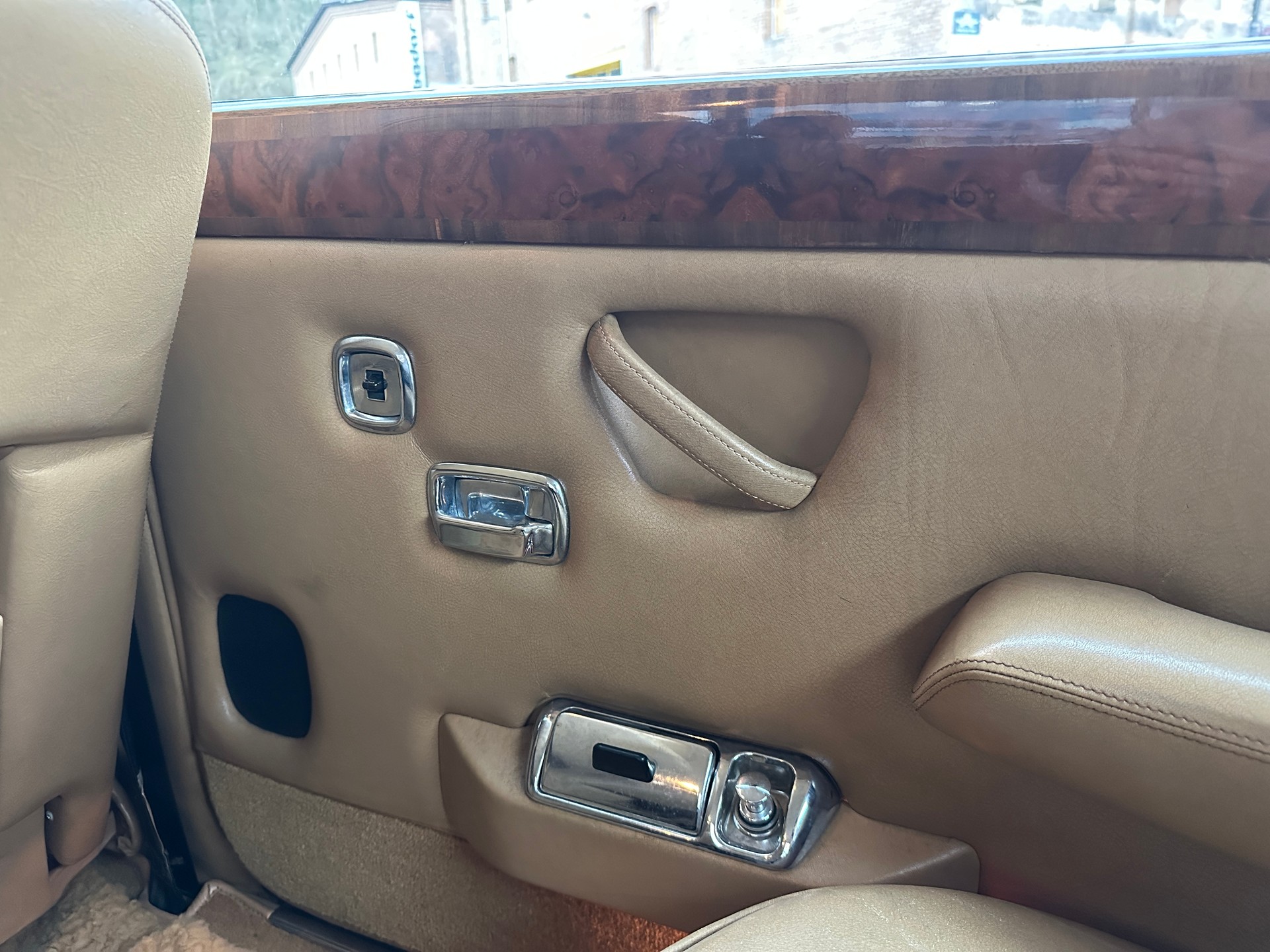 ROLLS-ROYCE Silver Wraith-image-23