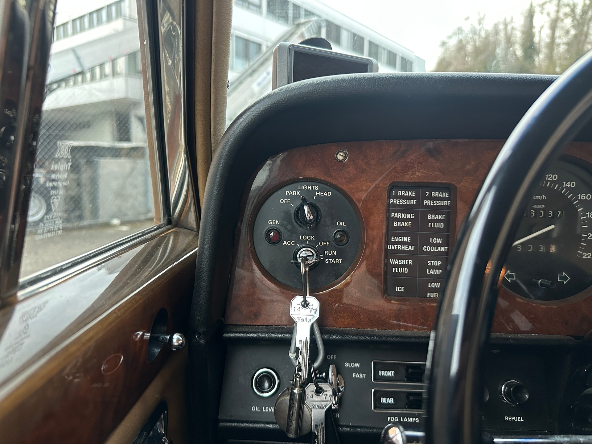 ROLLS-ROYCE Silver Wraith-image-27