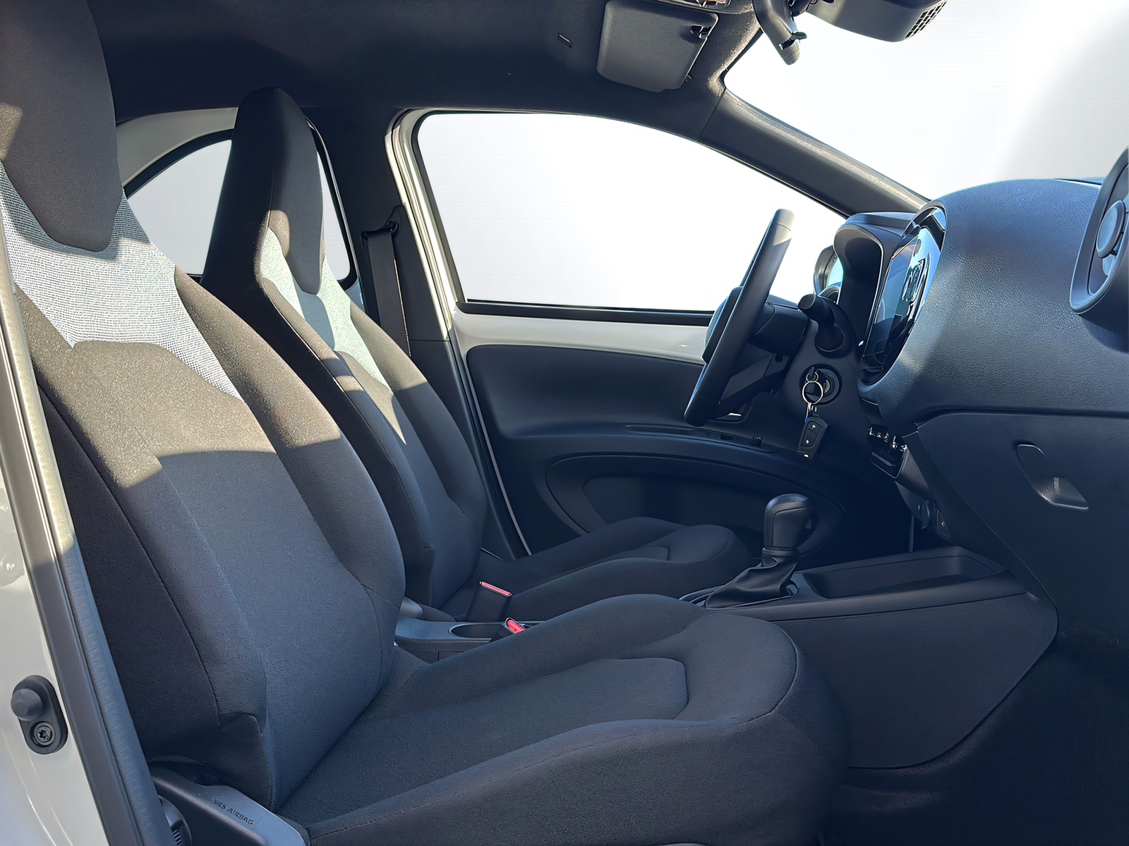 TOYOTA Aygo X 1.5 Comfort e-CVT-image-8
