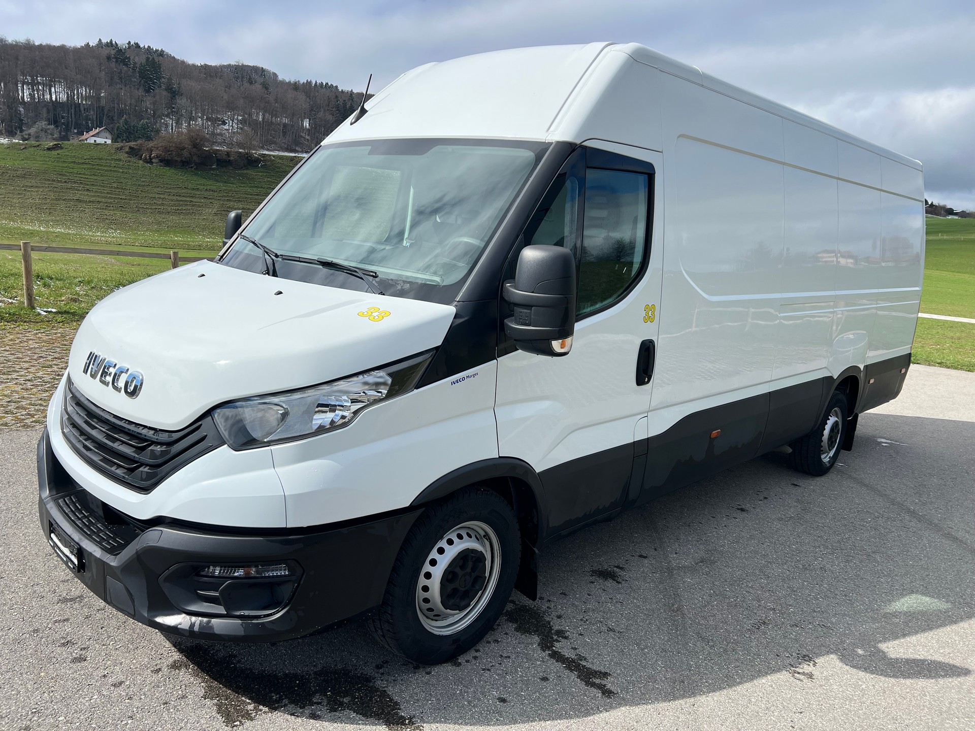 IVECO 35S14A8V Fourgon 16m3 attelage 3.5t Clima.