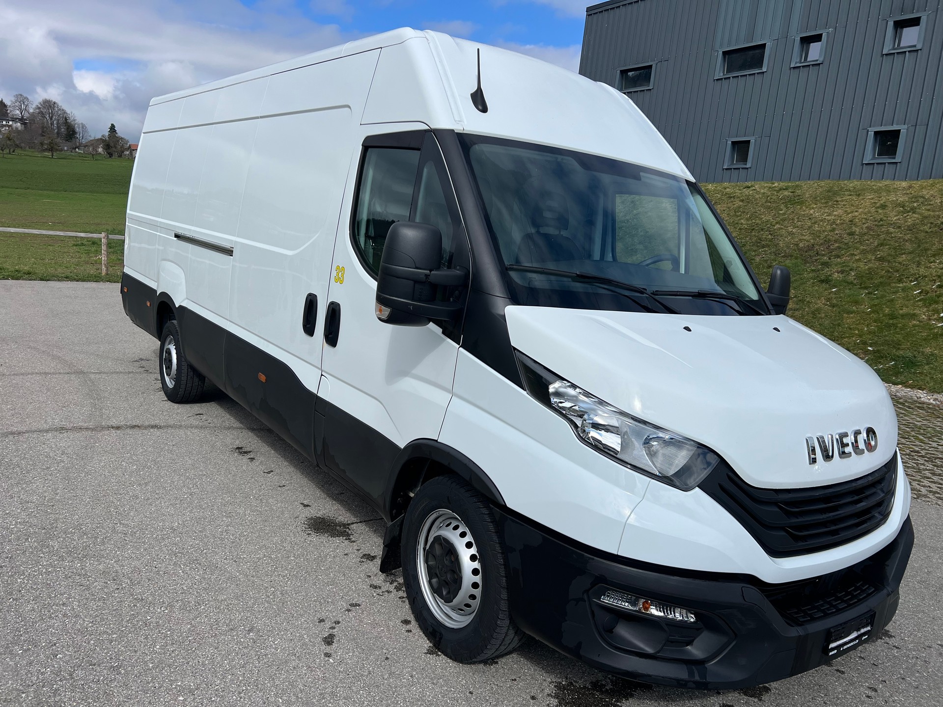 IVECO 35S14A8V Fourgon 16m3 attelage 3.5t Clima.-image-2