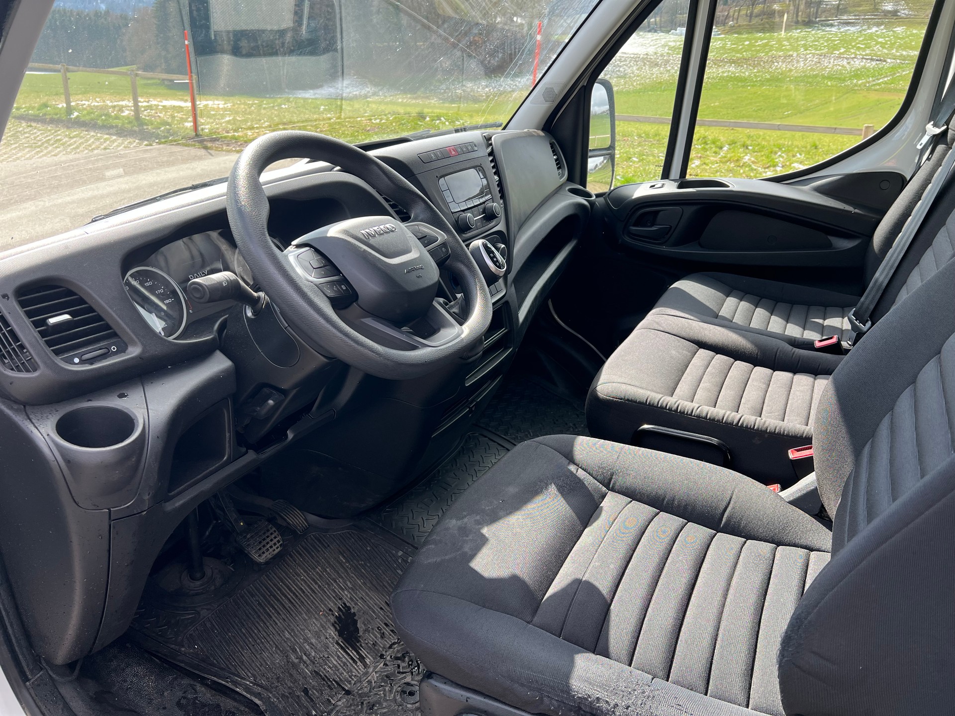 IVECO 35S14A8V Fourgon 16m3 attelage 3.5t Clima.-image-10