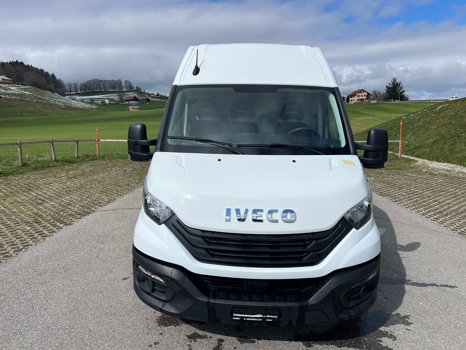IVECO 35S14A8V Fourgon 16m3 attelage 3.5t Clima.-image-4