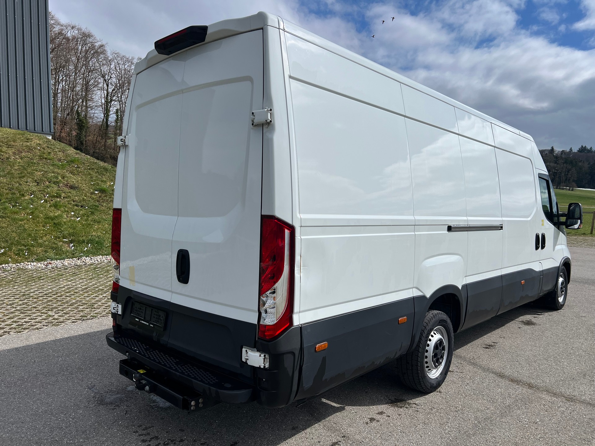 IVECO 35S14A8V Fourgon 16m3 attelage 3.5t Clima.-image-3