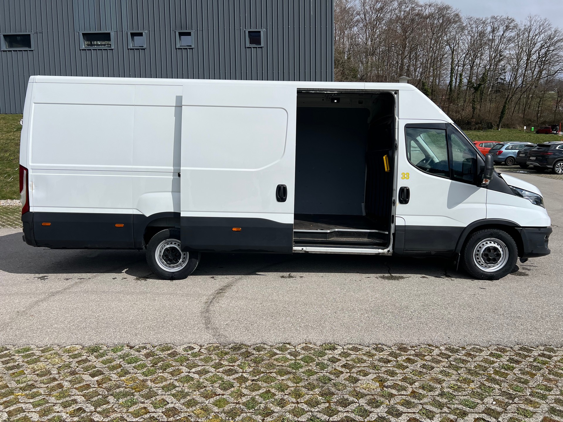 IVECO 35S14A8V Fourgon 16m3 attelage 3.5t Clima.-image-8