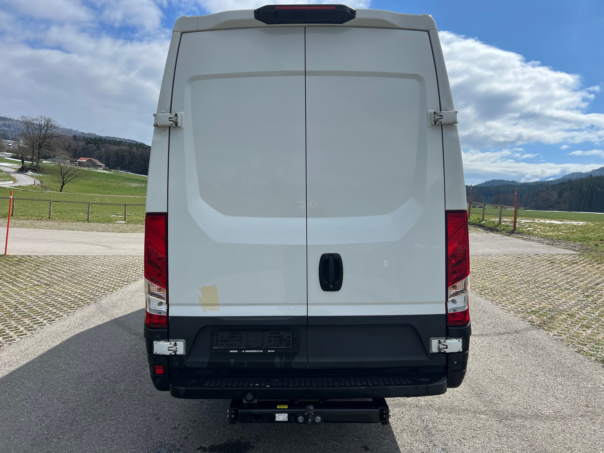 IVECO 35S14A8V Fourgon 16m3 attelage 3.5t Clima.-image-5
