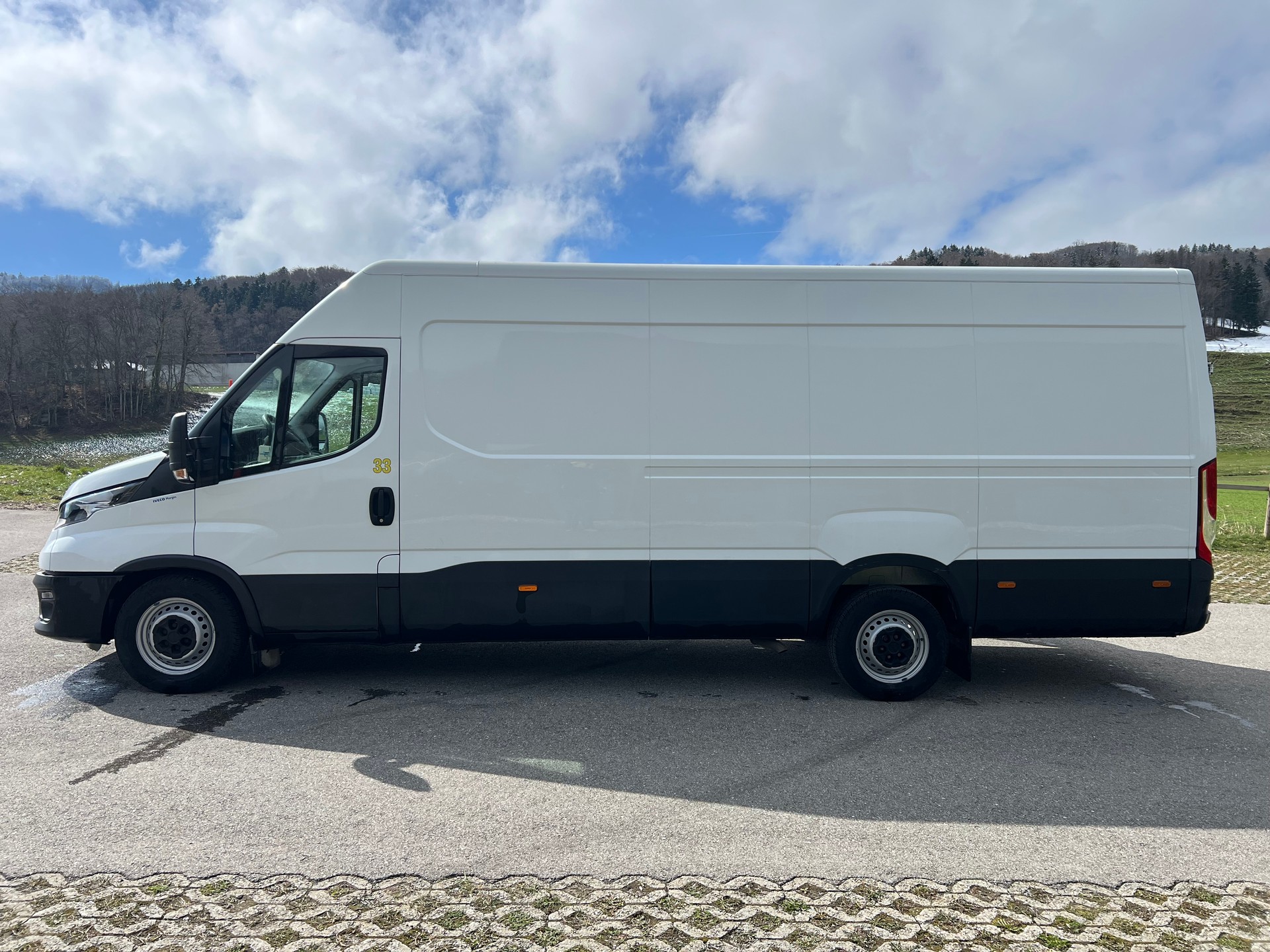 IVECO 35S14A8V Fourgon 16m3 attelage 3.5t Clima.-image-7