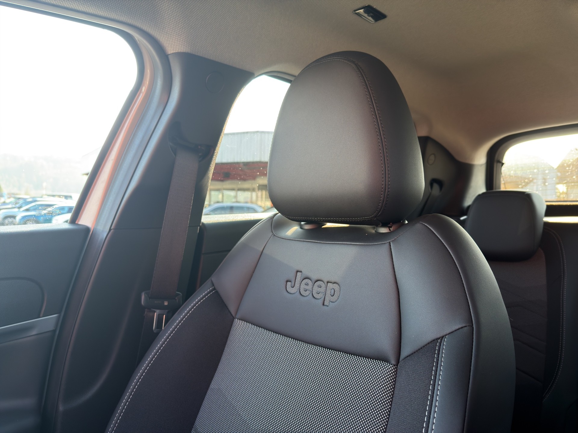 JEEP Avenger Summit-image-32