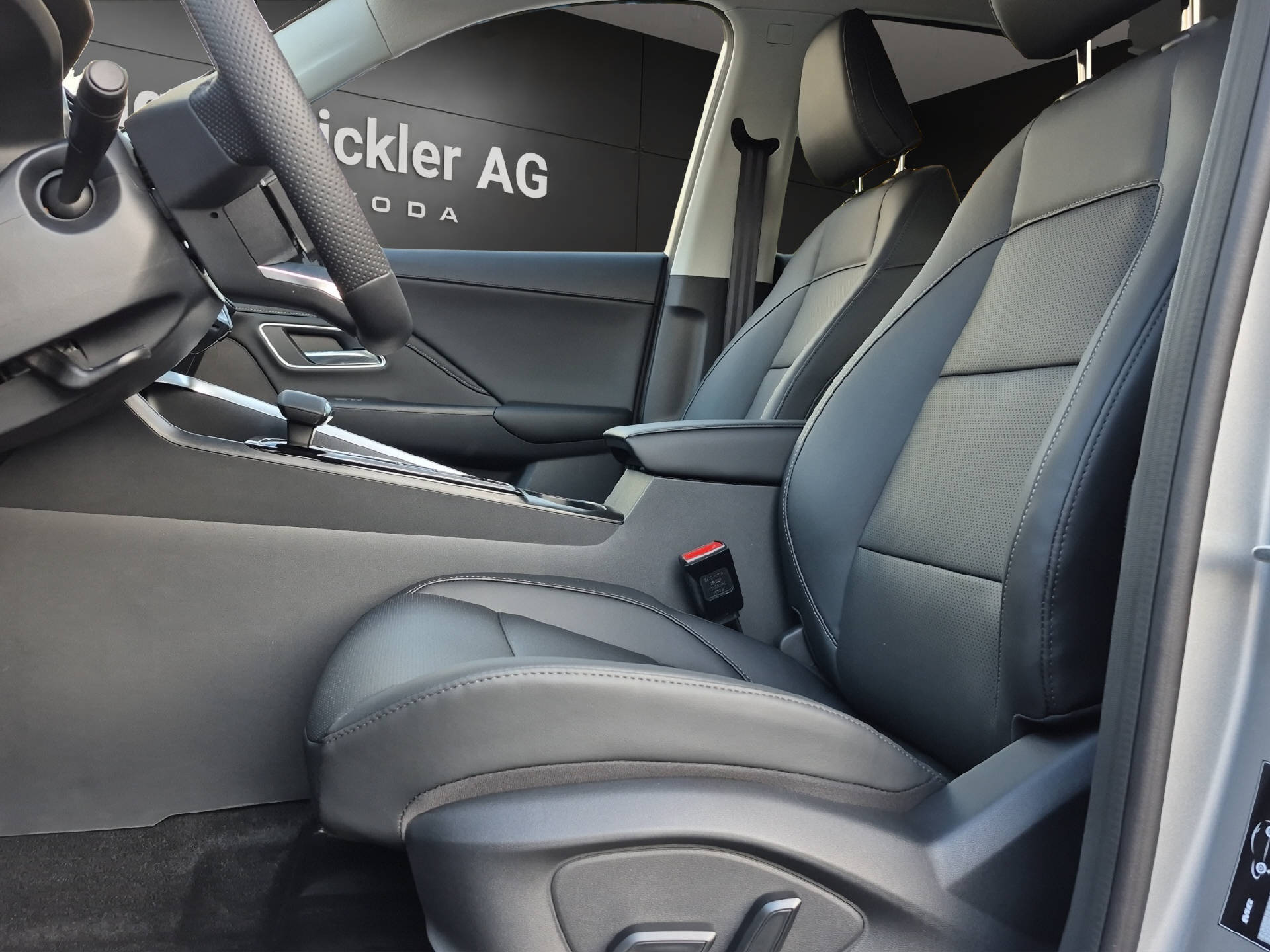 MG ZS 1.5 Hybrid+ Luxury-image-9