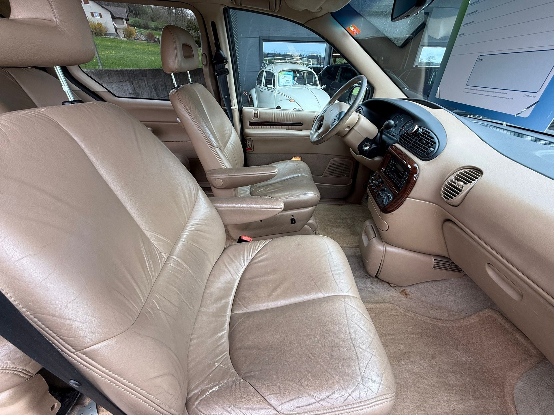 CHRYSLER Voyager 3.3 LE-image-6