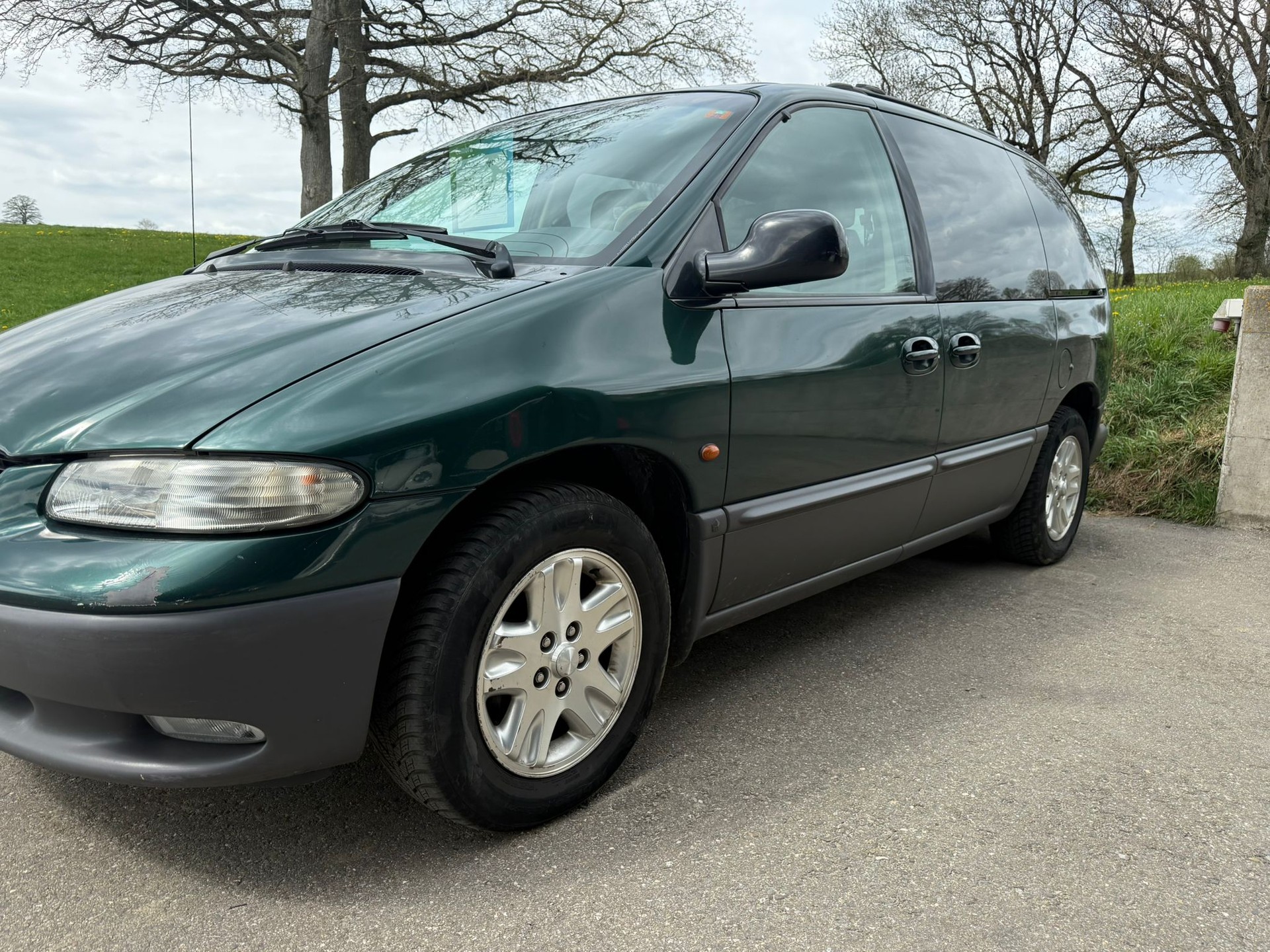 CHRYSLER Voyager 3.3 LE-image-1