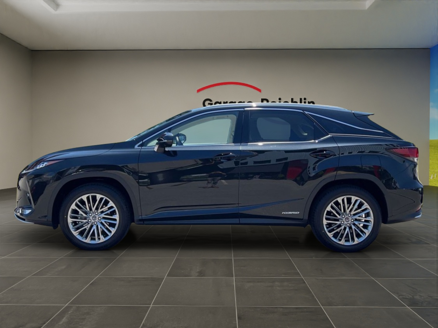 LEXUS RX 450h Excellence-showroom-element-1
