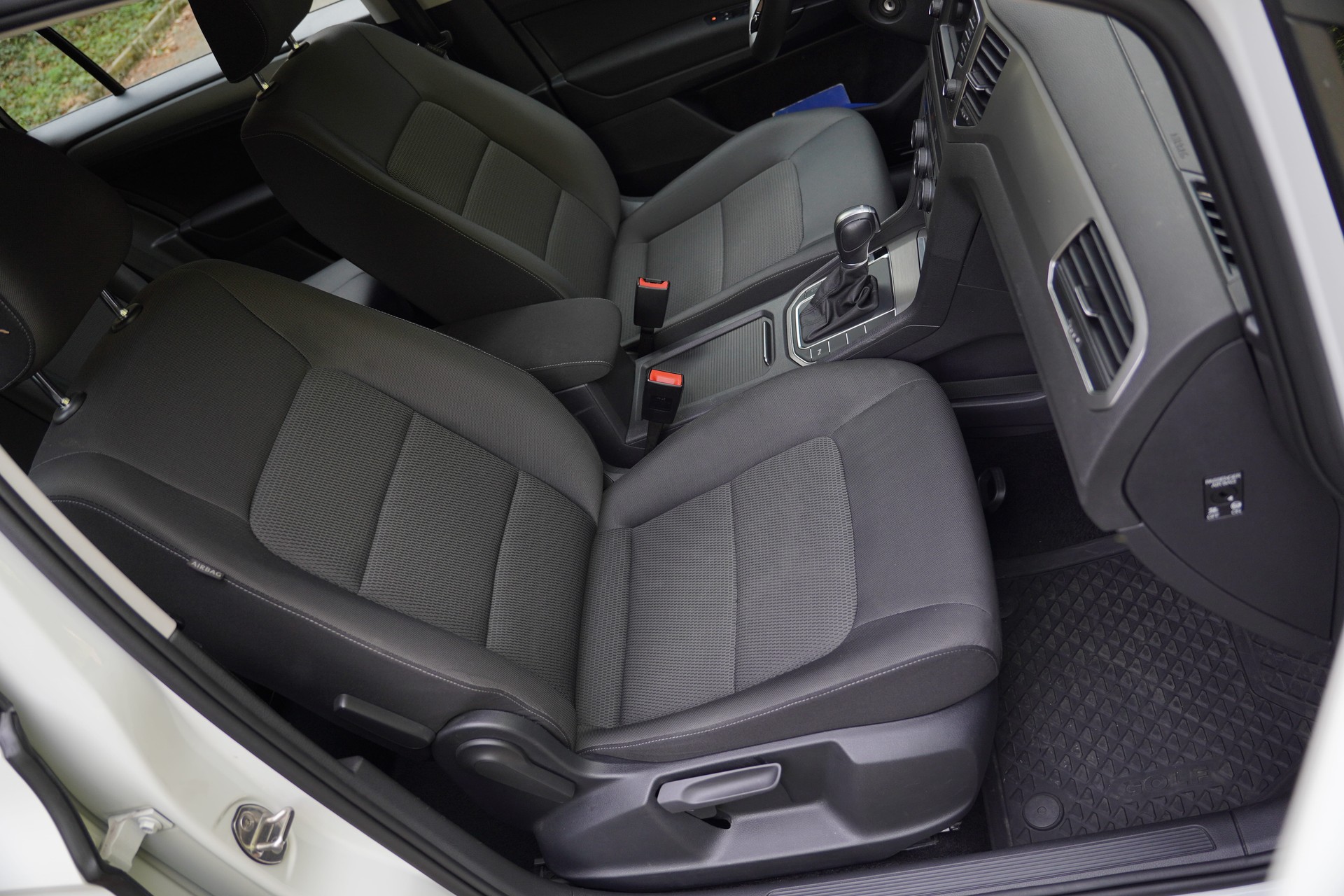 VW Golf Sportsvan 1.0 TSI Comfortline DSG-image-18