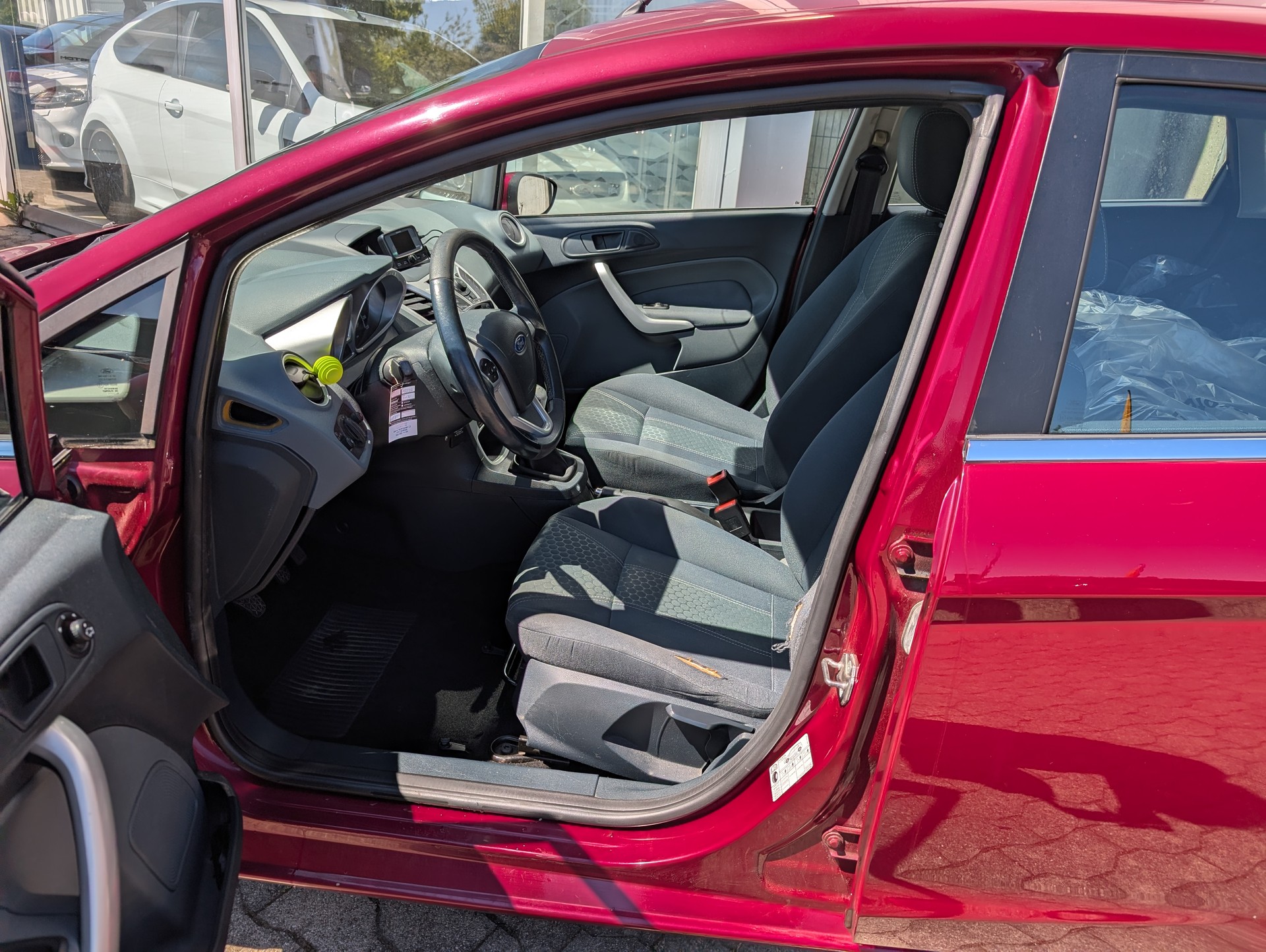 FORD Fiesta 1.4 16V Titanium-image-2