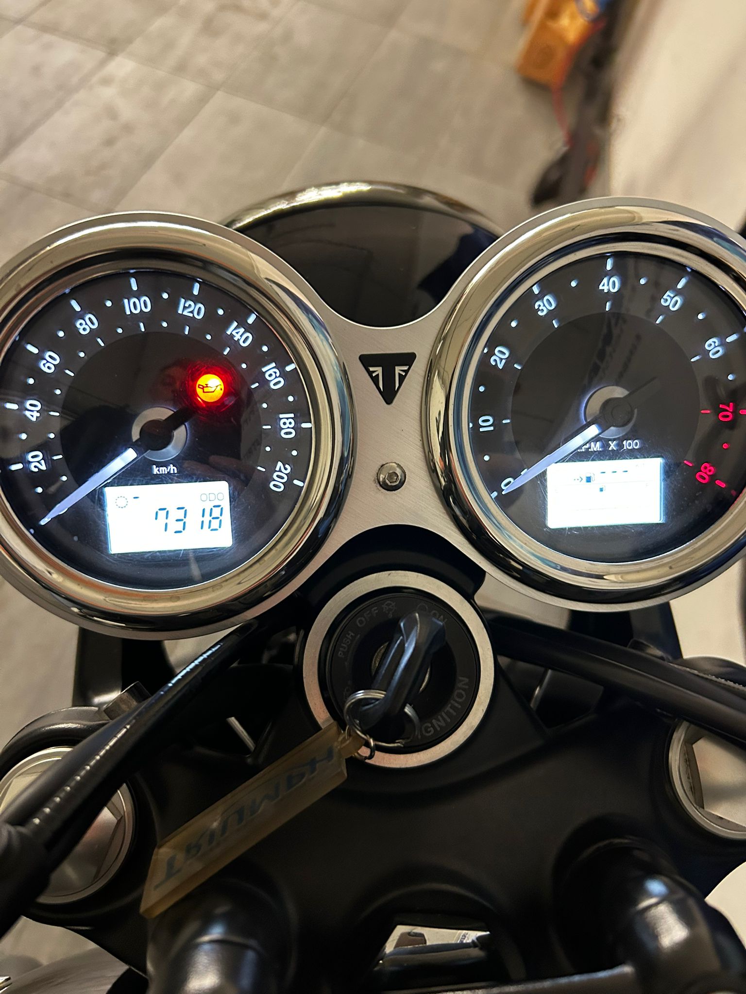 TRIUMPH Bonneville T120 Black-image-2