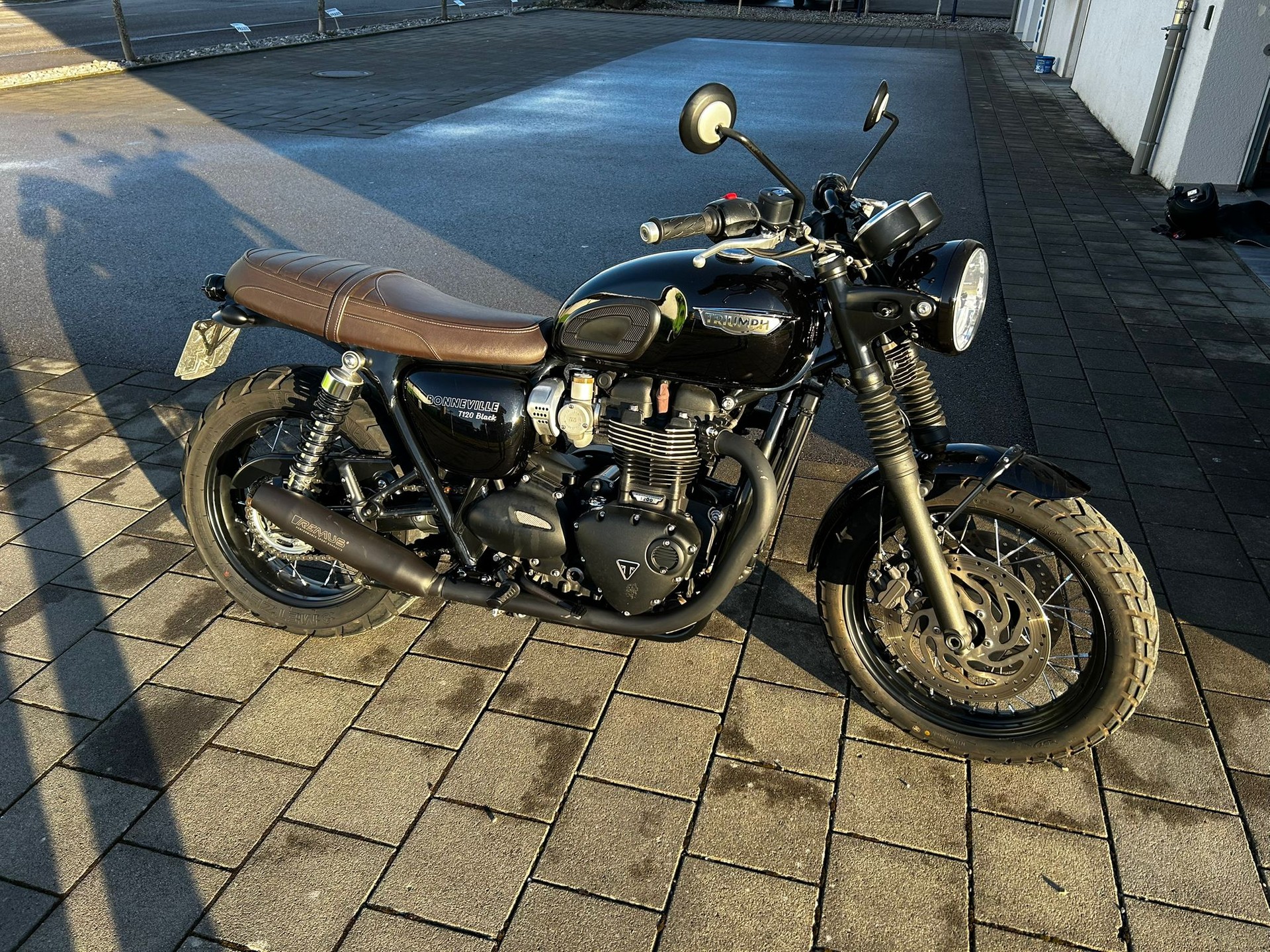 TRIUMPH Bonneville T120 Black-image-0