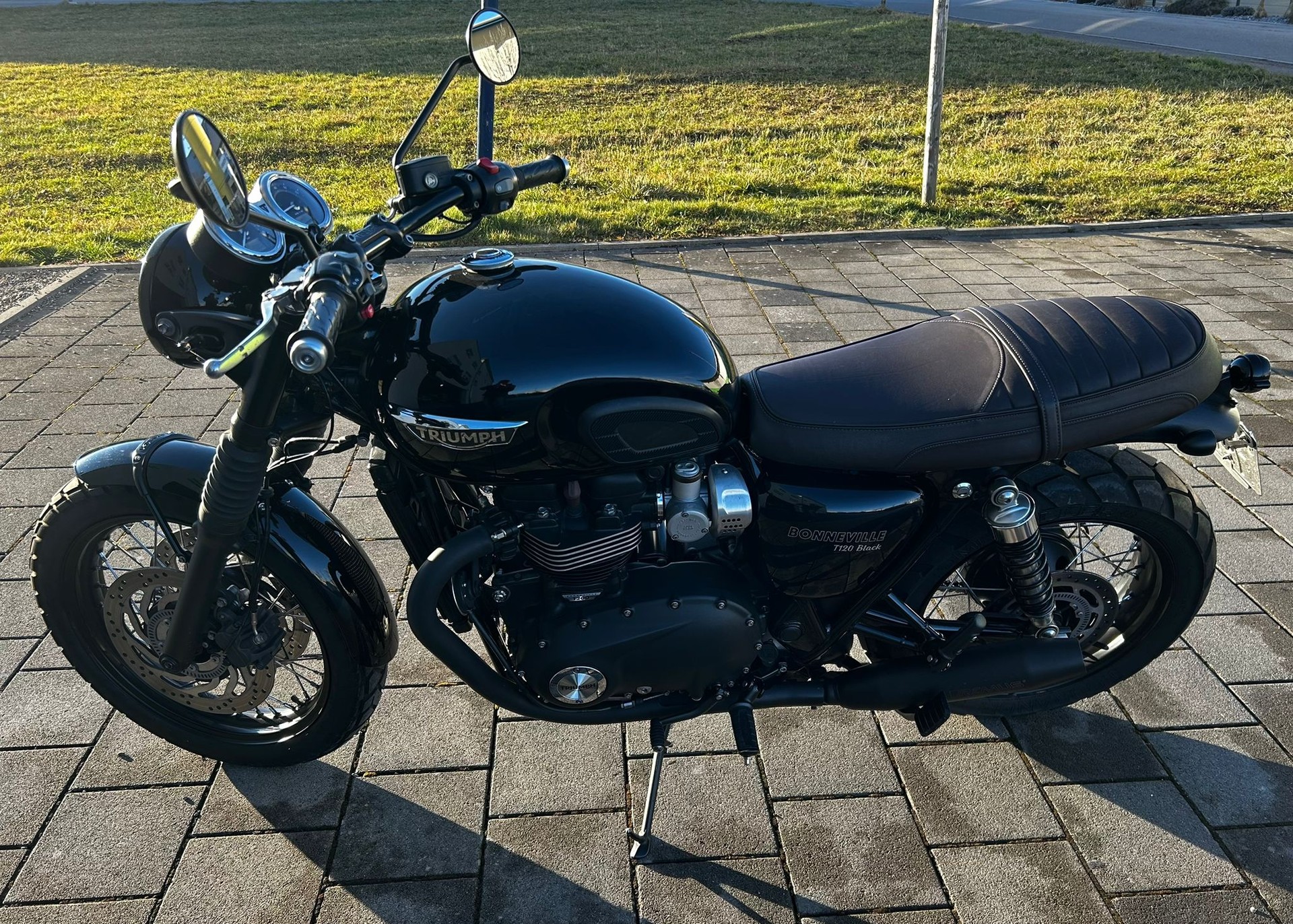 TRIUMPH Bonneville T120 Black-image-3