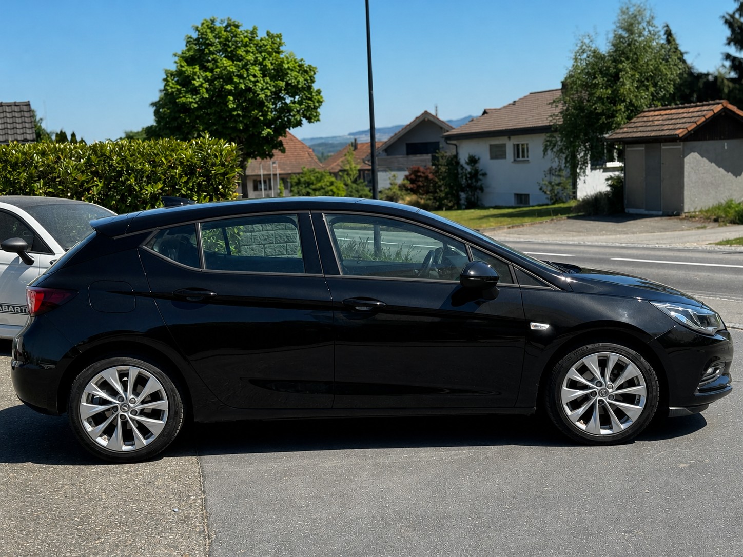 OPEL Astra 1.4i Turbo Black Roof-image-1