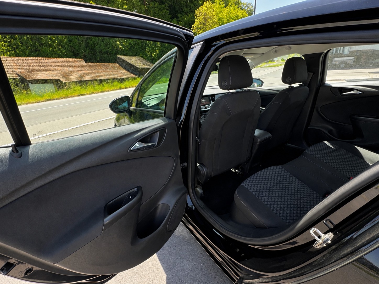 OPEL Astra 1.4i Turbo Black Roof-image-8